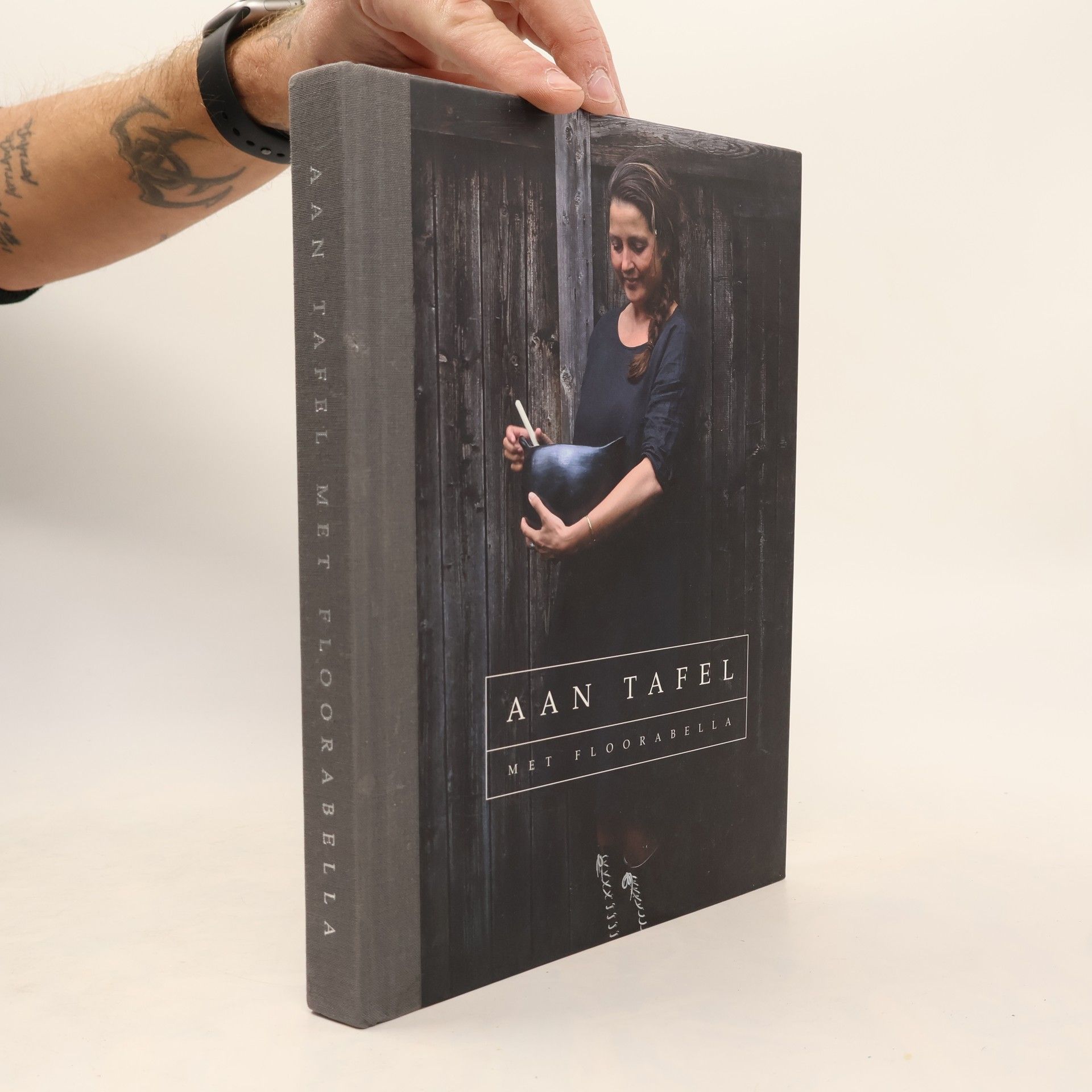 Floor van Dinteren Aan tafel met Floorabella