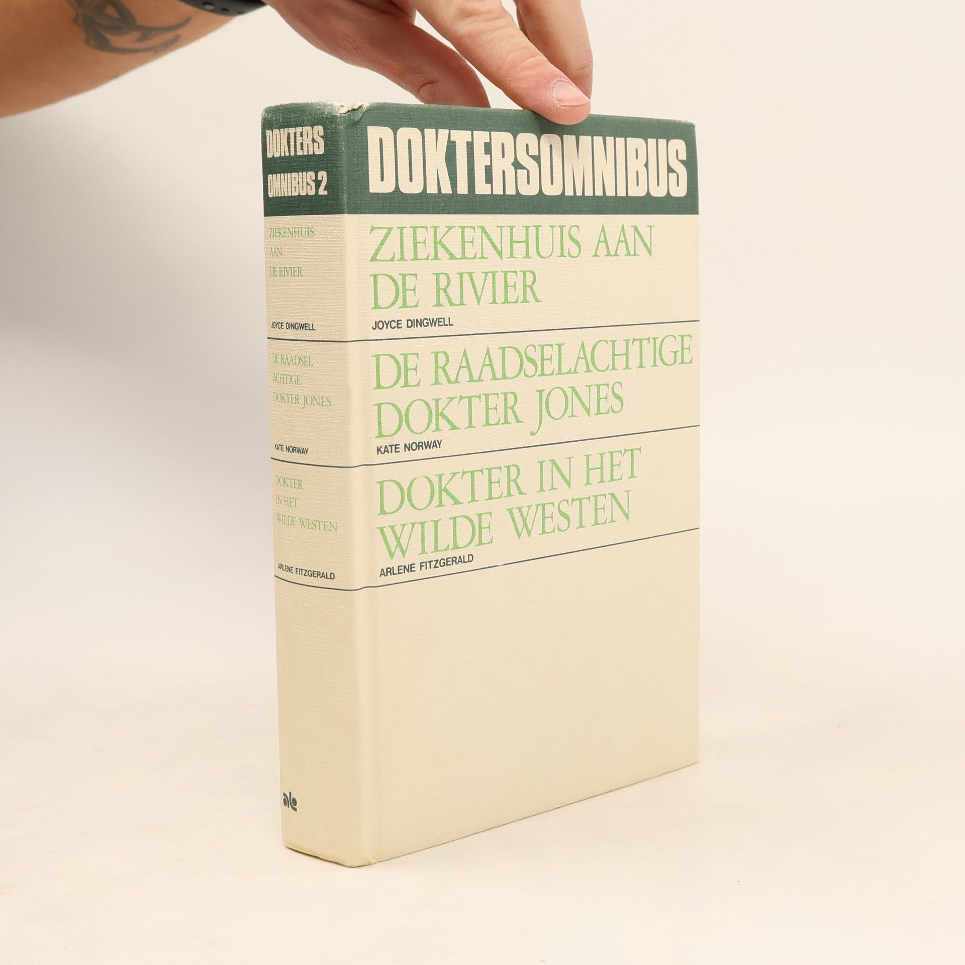 Joyce Dingwell Ziekenhuis aan de rivier. De raadselachtige Dokter Jones. Dokter in het wilde westen