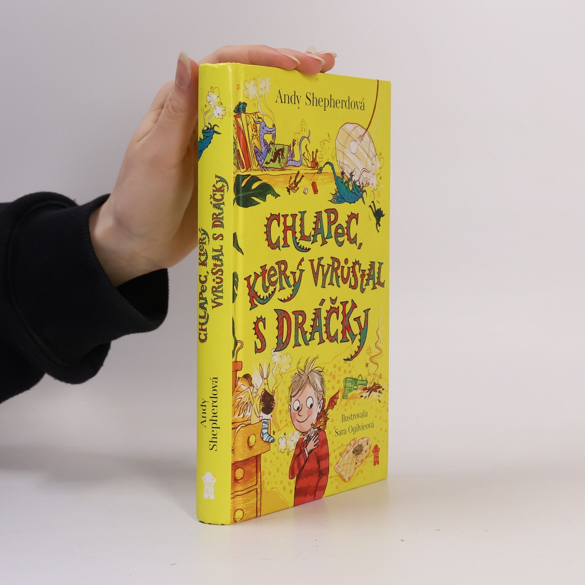 Andy Shepherd Chlapec, který vyrůstal s dráčky