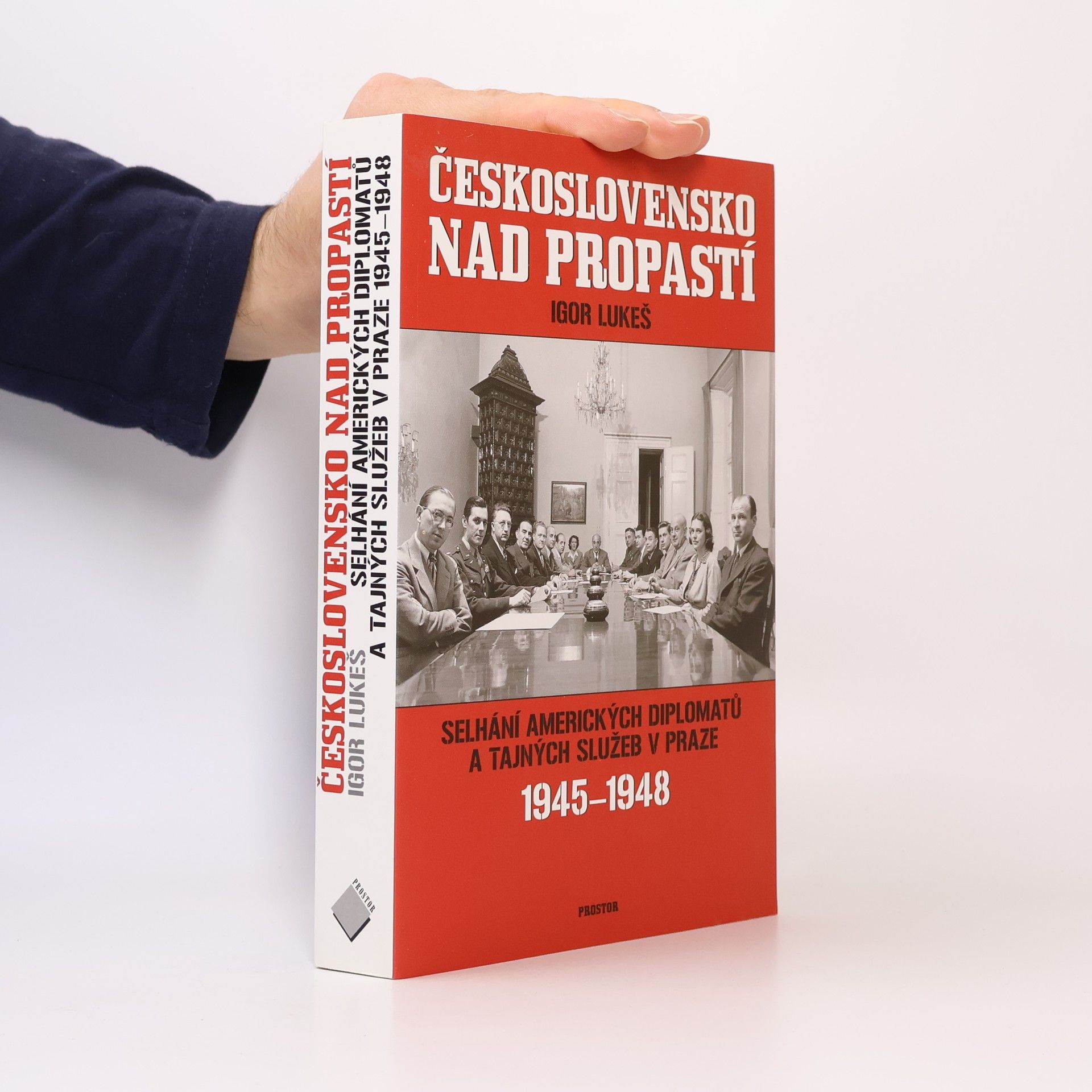 Igor Lukeš Československo nad propastí : selhání amerických diplomatů a tajných služeb v Praze 1945-1948