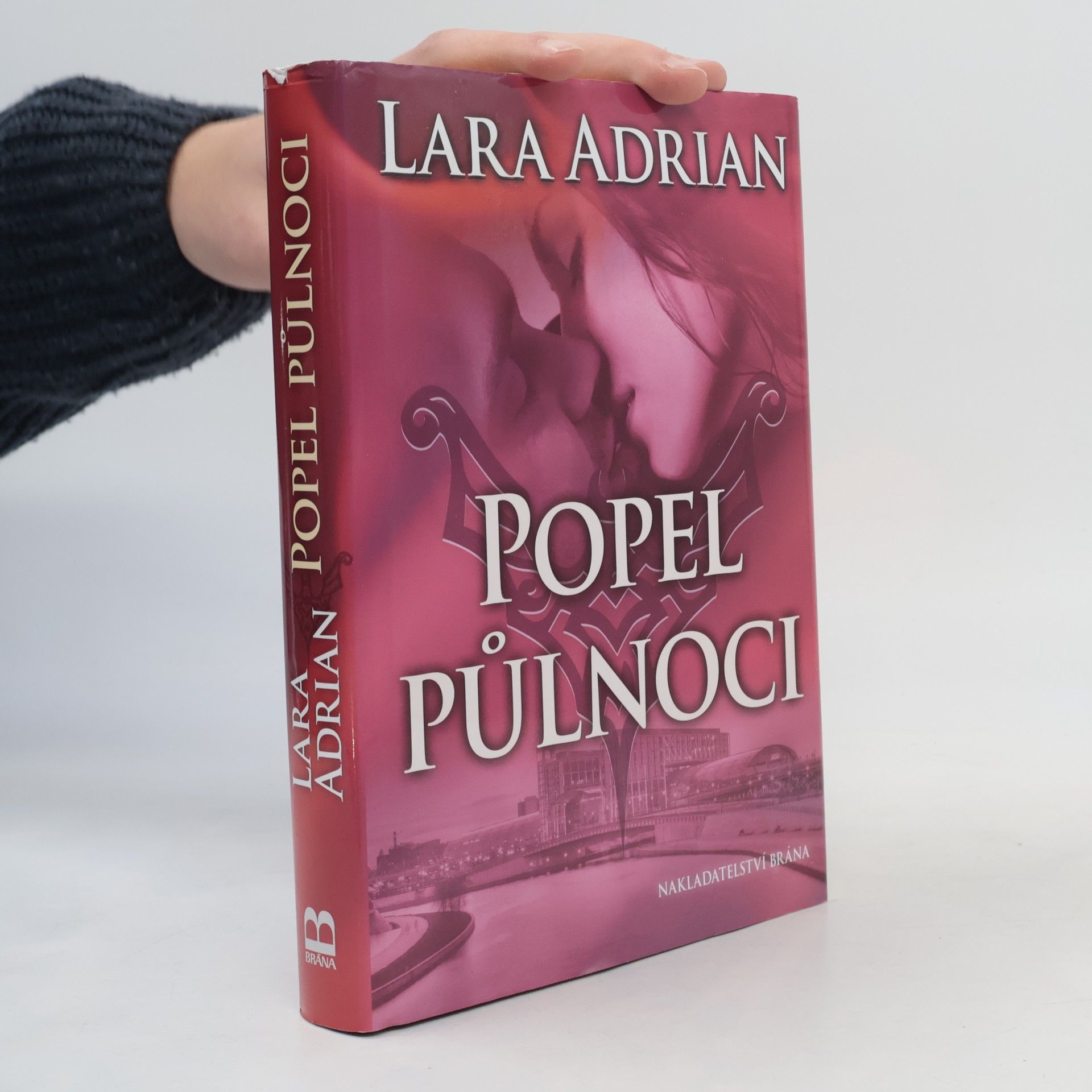 Lara Adrian Popel půlnoci