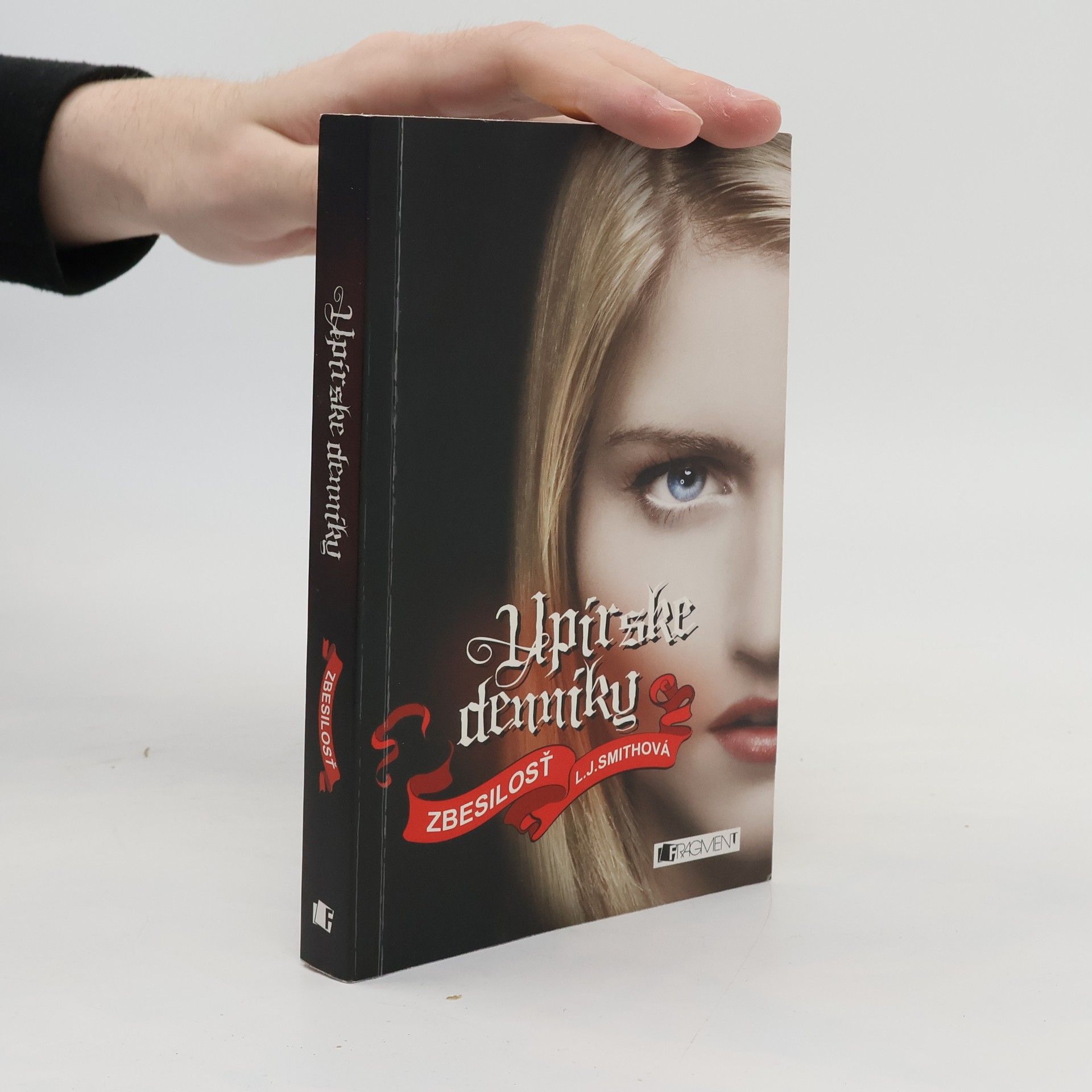 Lisa J. Smith Zbesilosť