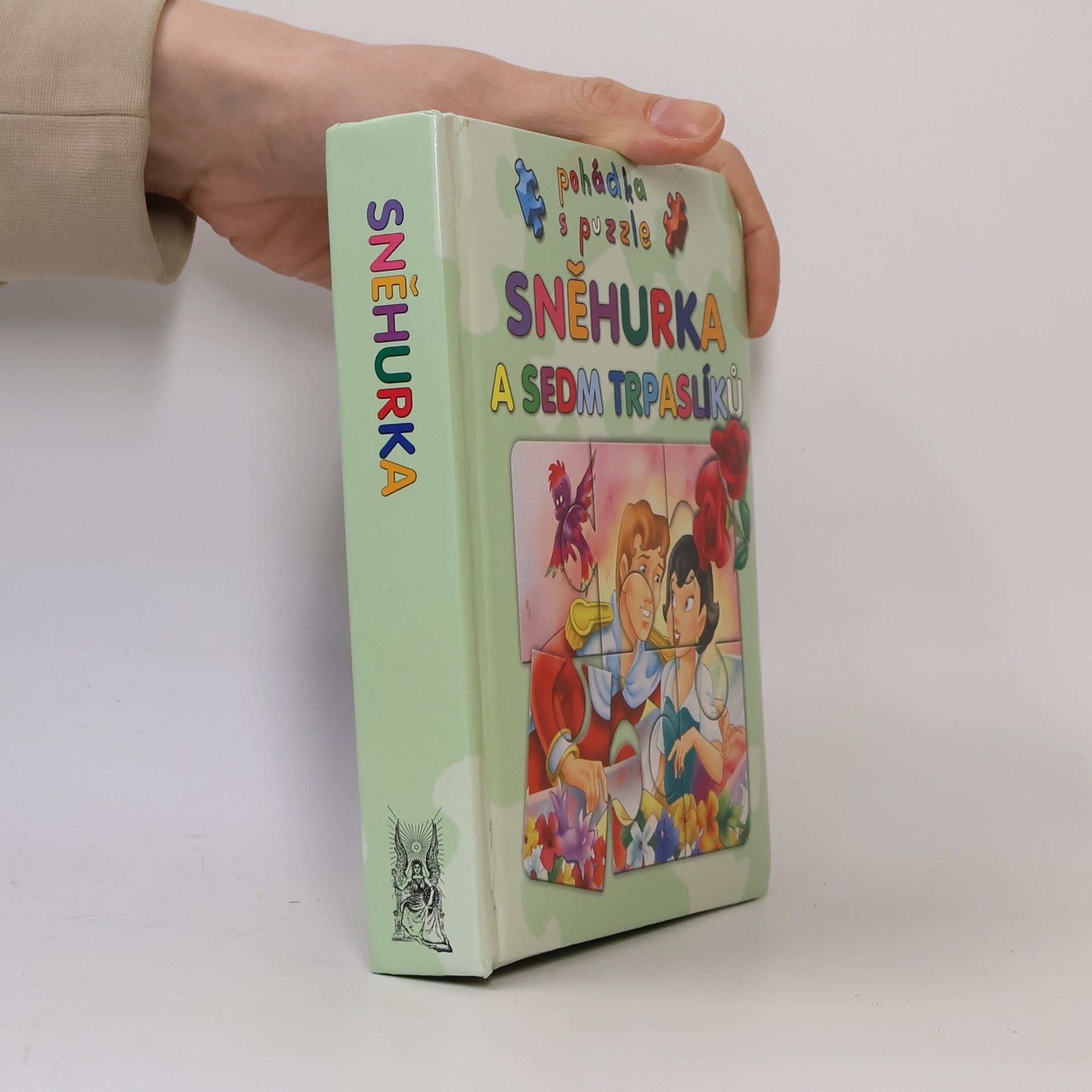 Various authors Sněhurka a sedm trpaslíků : pohádka s puzzle