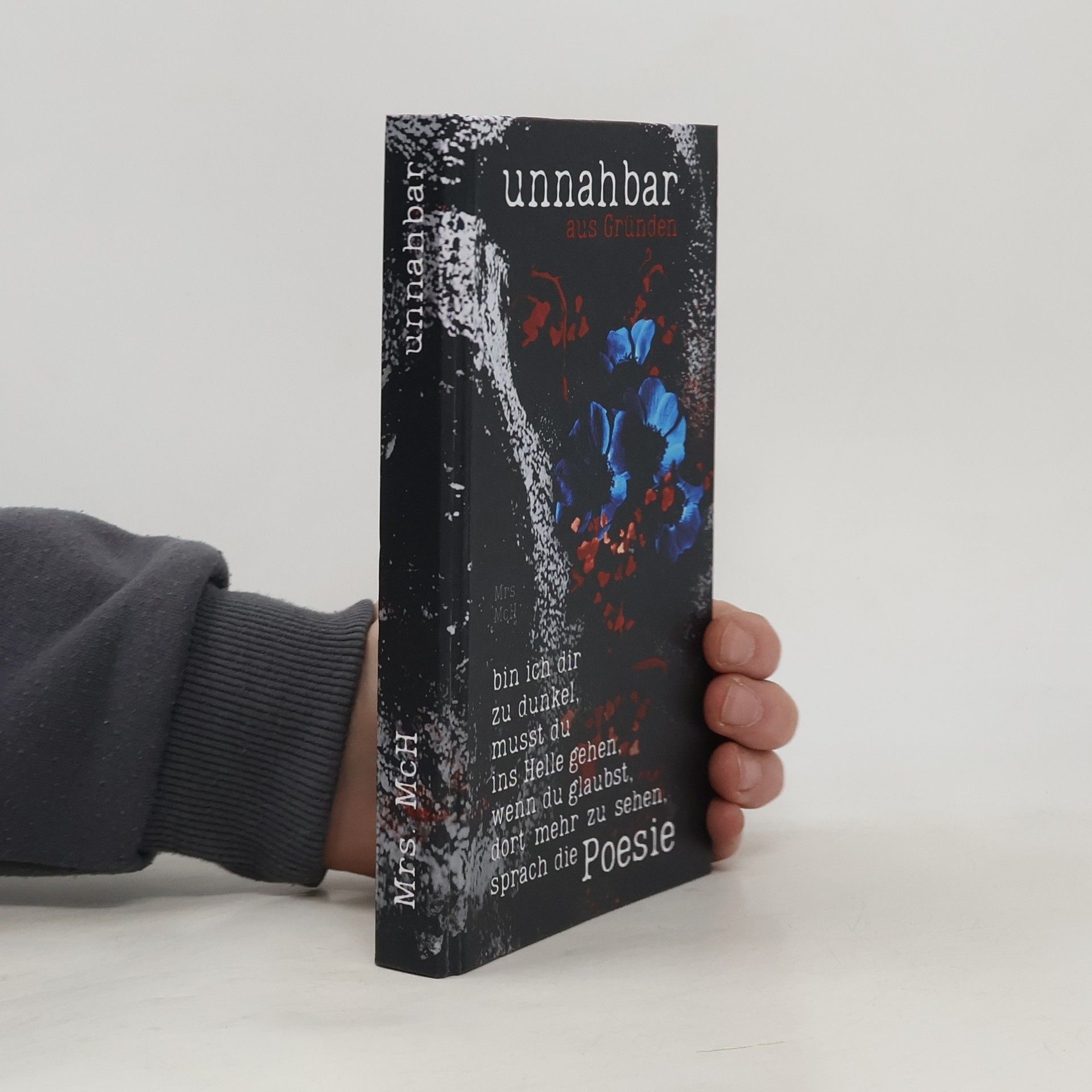 Mrs. McH Unnahbar. Aus Gründen