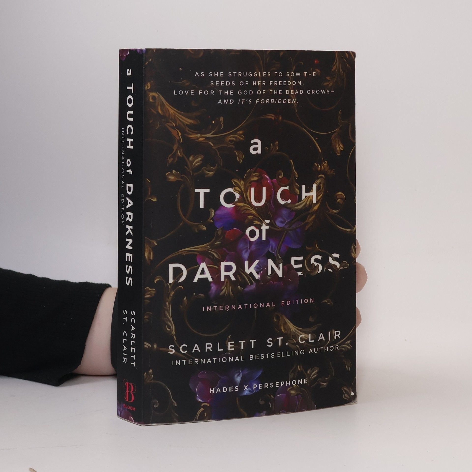 Scarlett St. Clair A Touch of Darkness