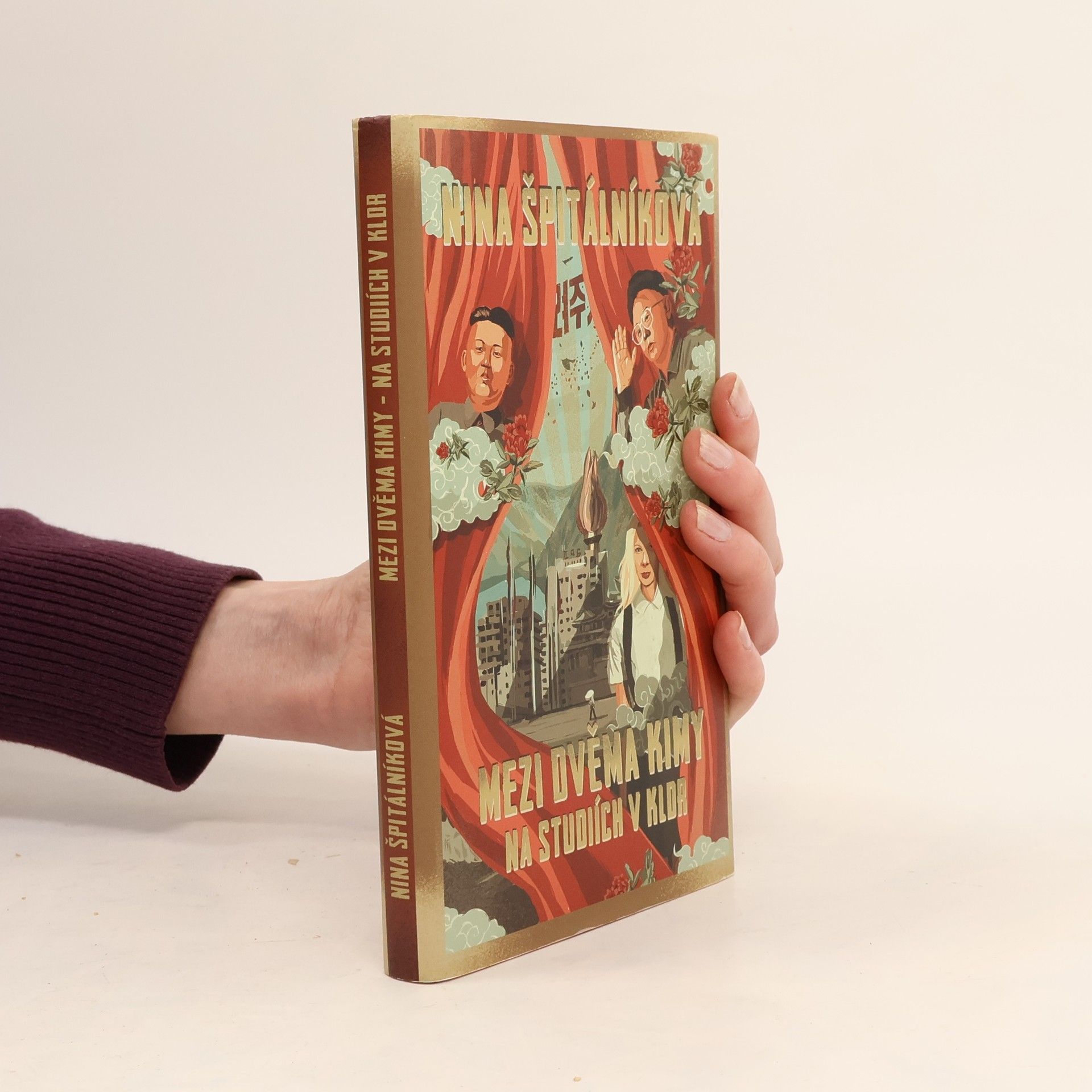 Nina Špitálníková Mezi dvěma Kimy. Na studiích v KLDR