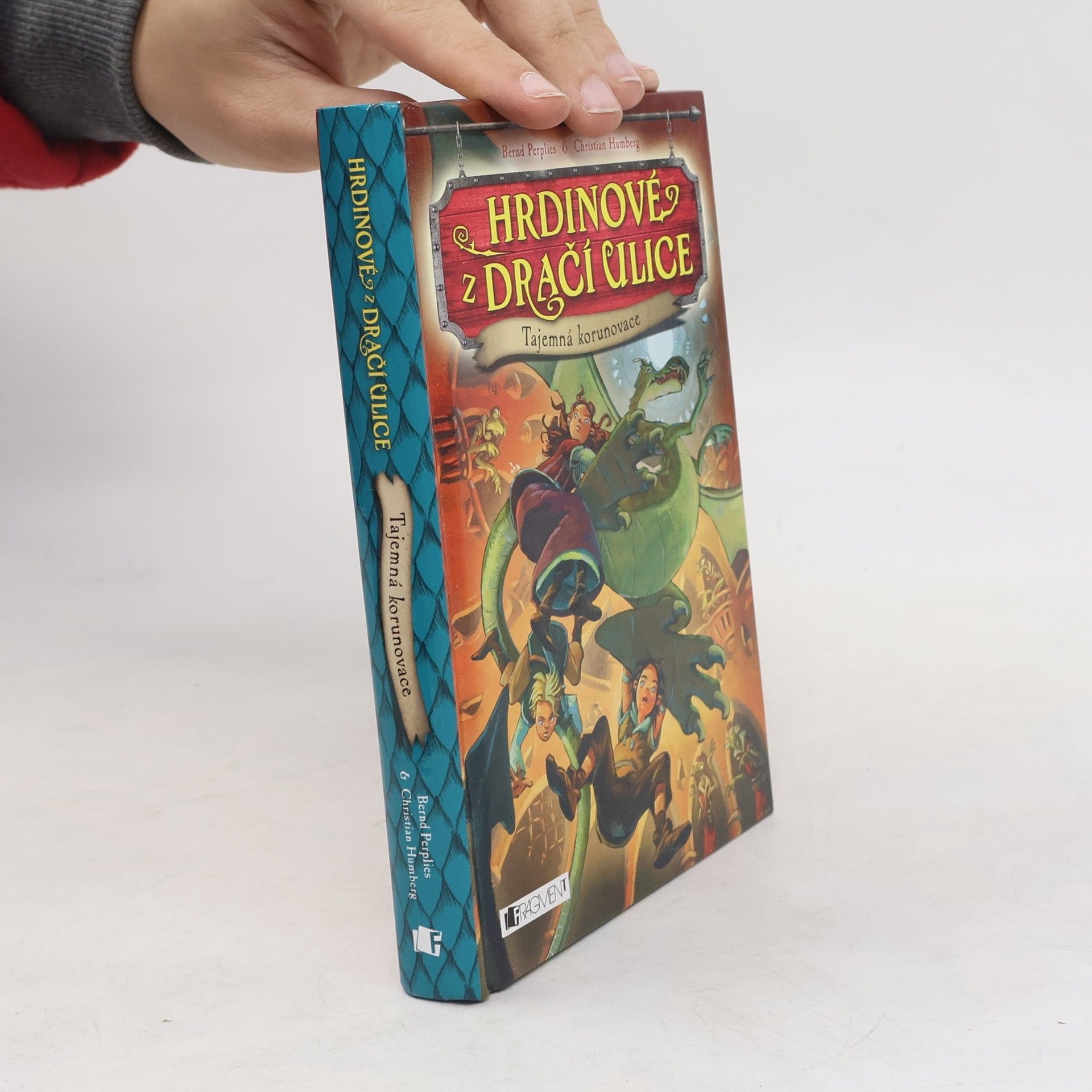 Bernd Perplies Hrdinové z Dračí ulice. Tajemná korunovace