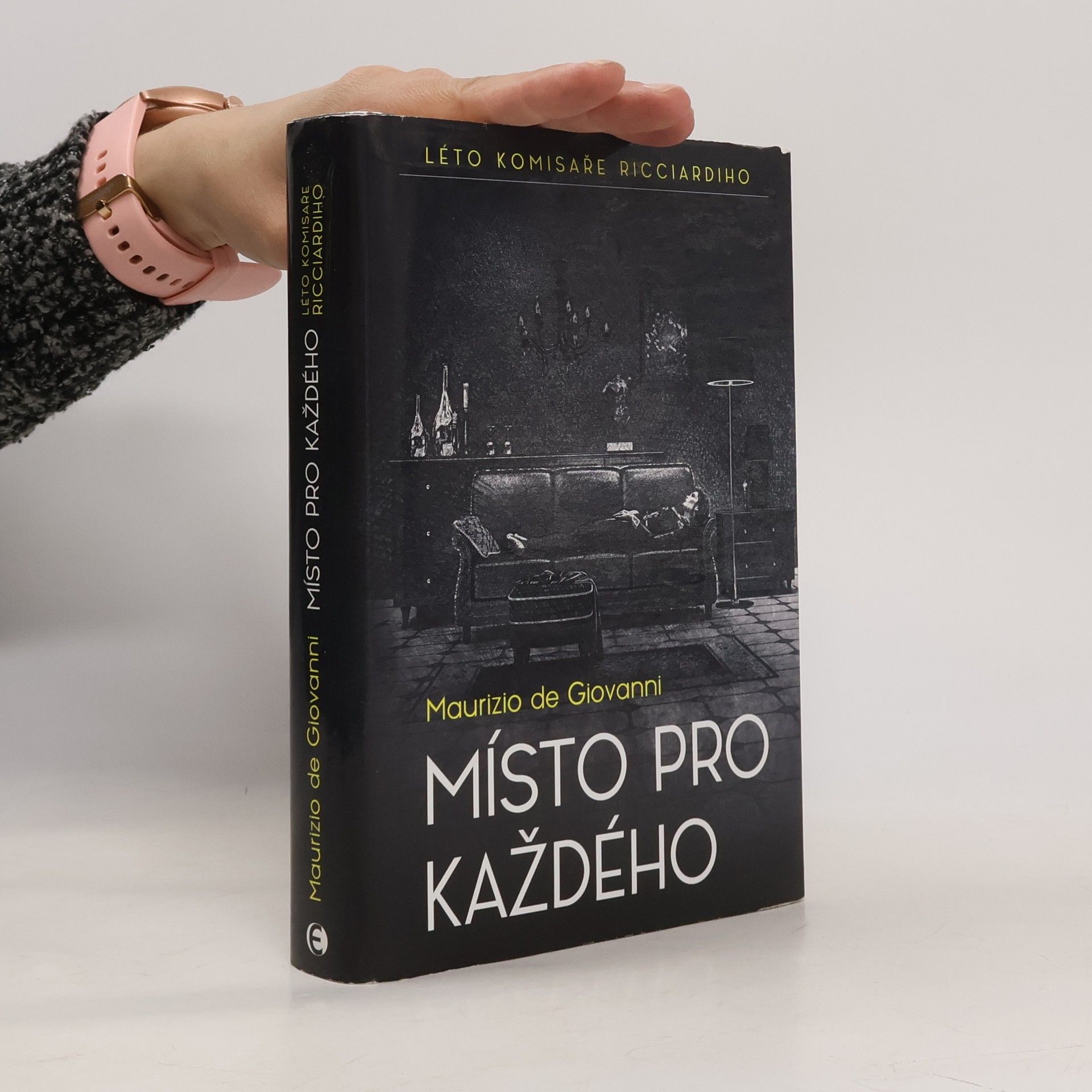 Místo pro každého. Léto komisaře Ricciardiho