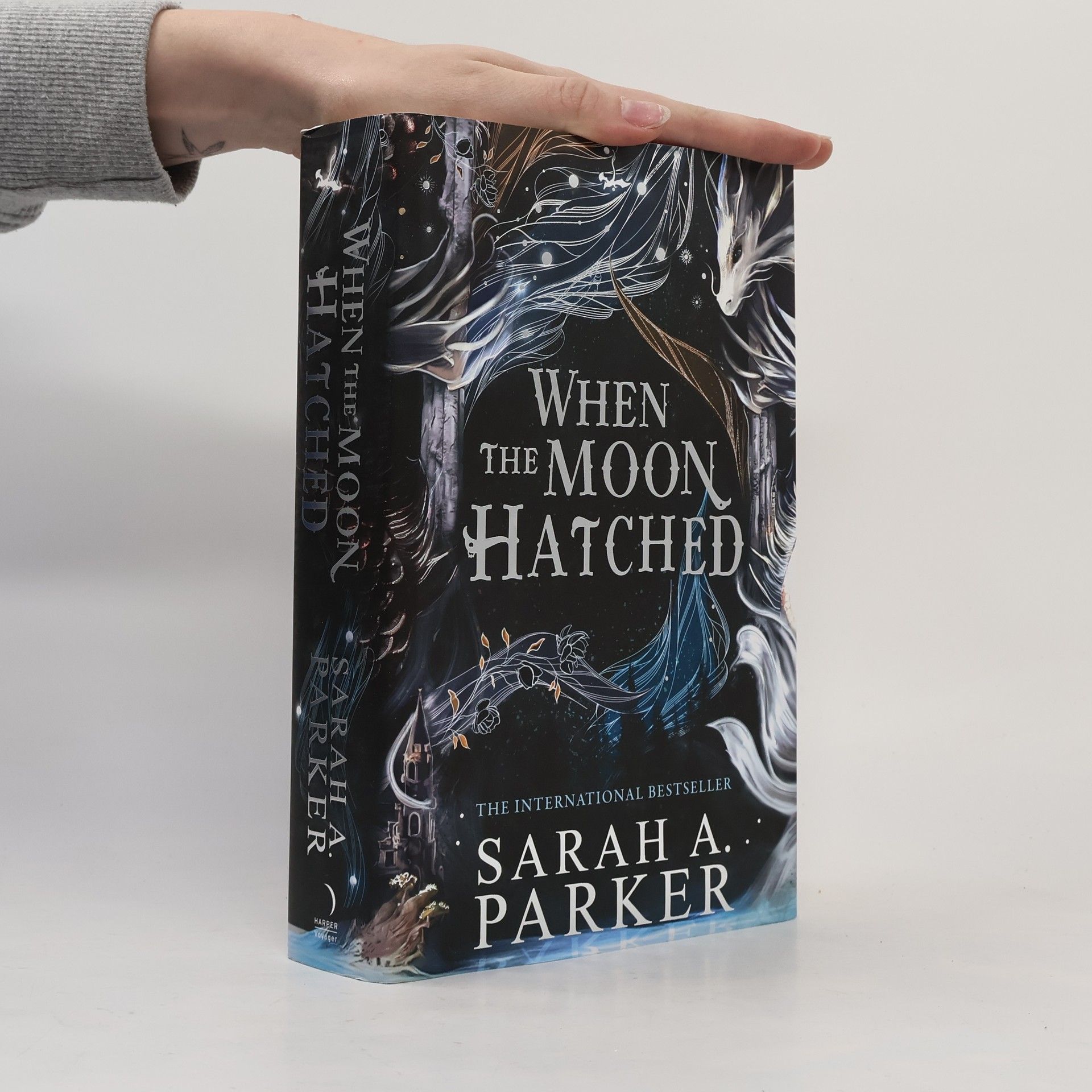 Sarah A. Parker When the Moon Hatched (The Moonfall Series, Book 1)