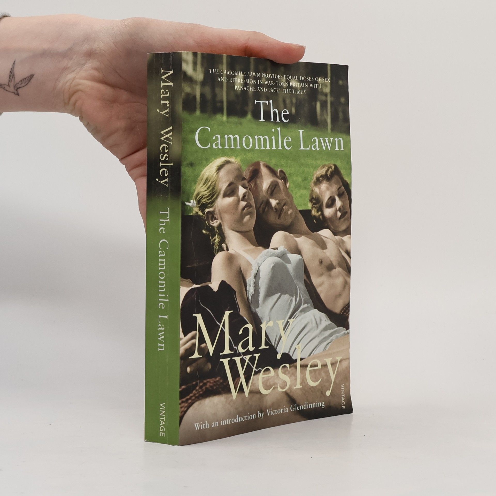 Mary Wesley The Camomile Lawn