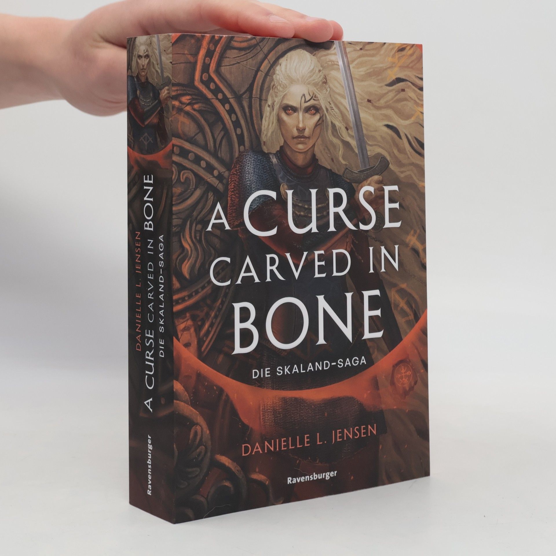 Andreas Decker Die Skaland-Saga - 2: A Curse Carved in Bone - Limitierte Auflage mit Farbschnitt