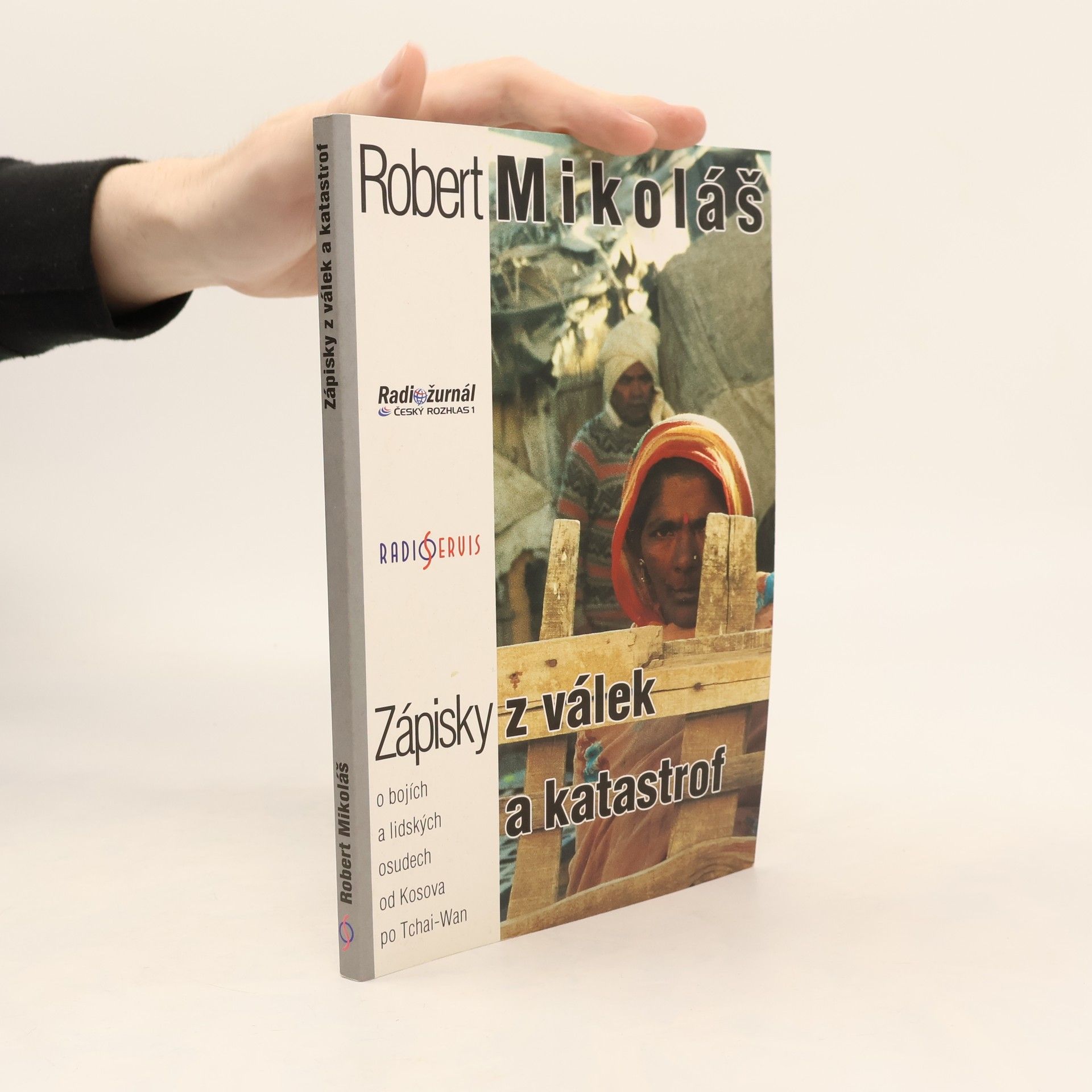 Robert Mikoláš Zápisky z válek a katastrof. O lidských osudech a bojích od Kosova po Tchaj-wan