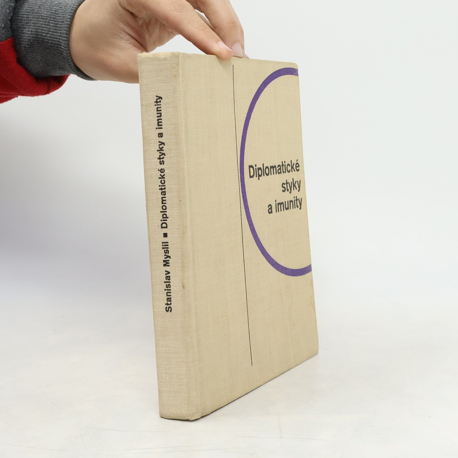 Diplomatické styky a imunity