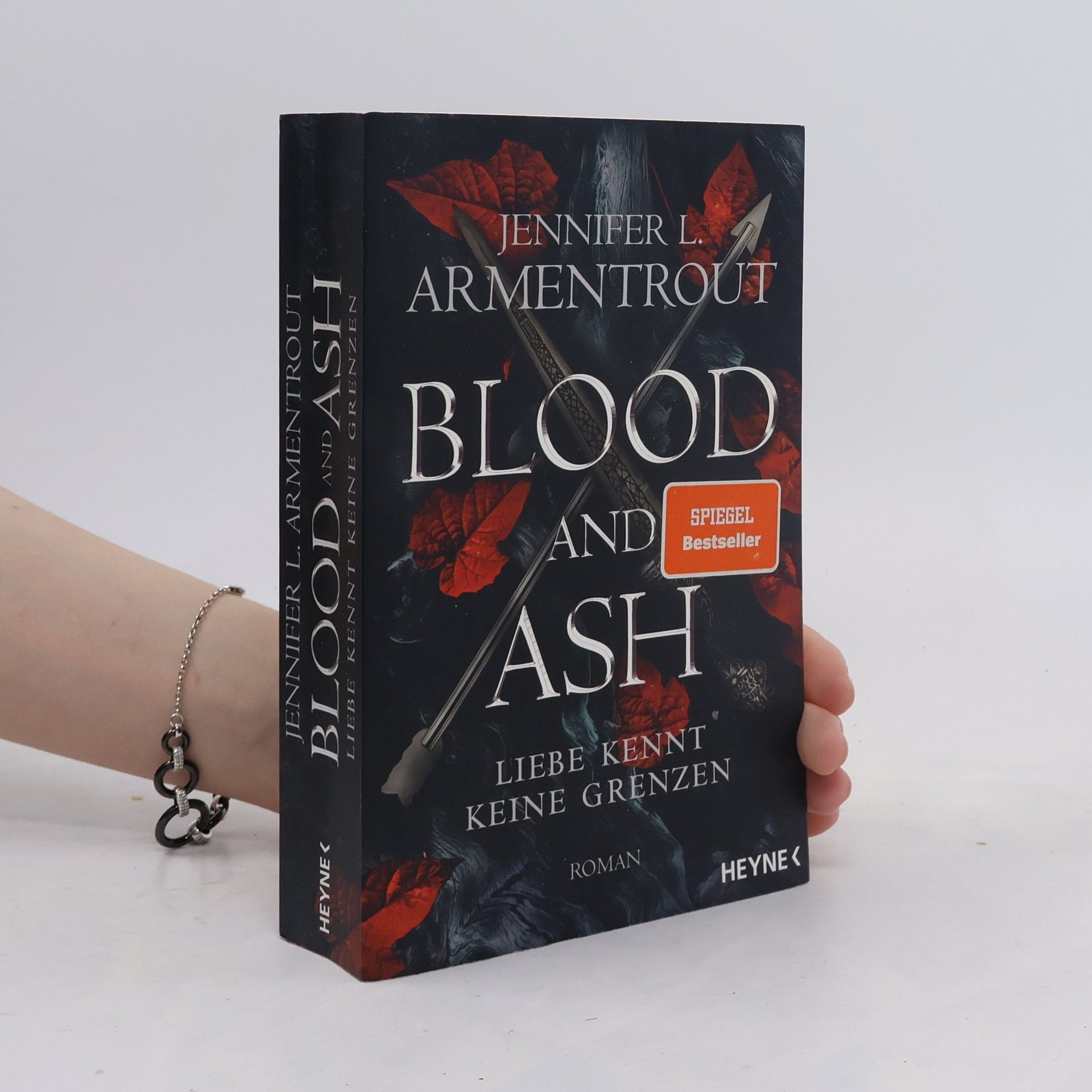 Jennifer L. Armentrout Blood and Ash