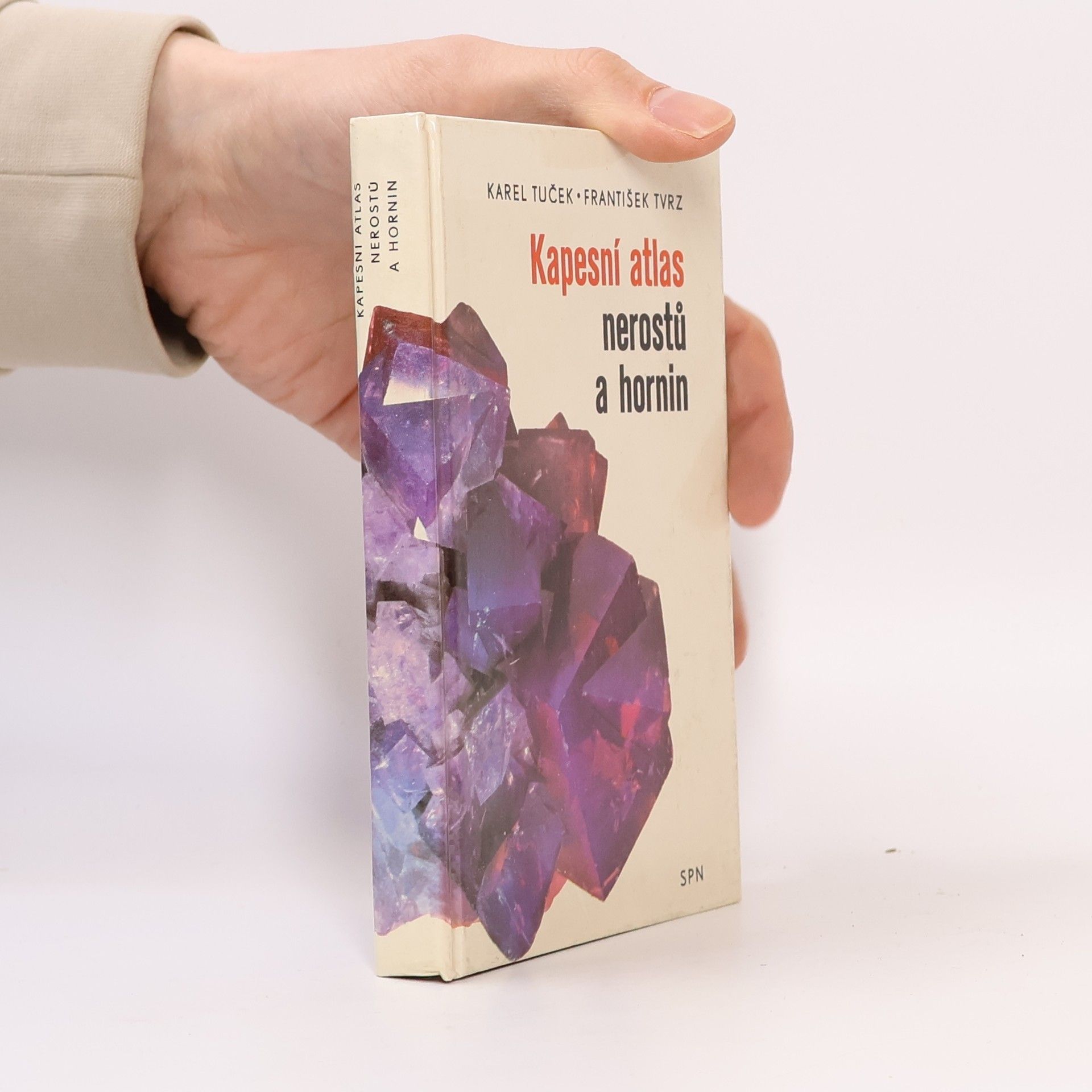 Kapesní atlas nerostů a hornin