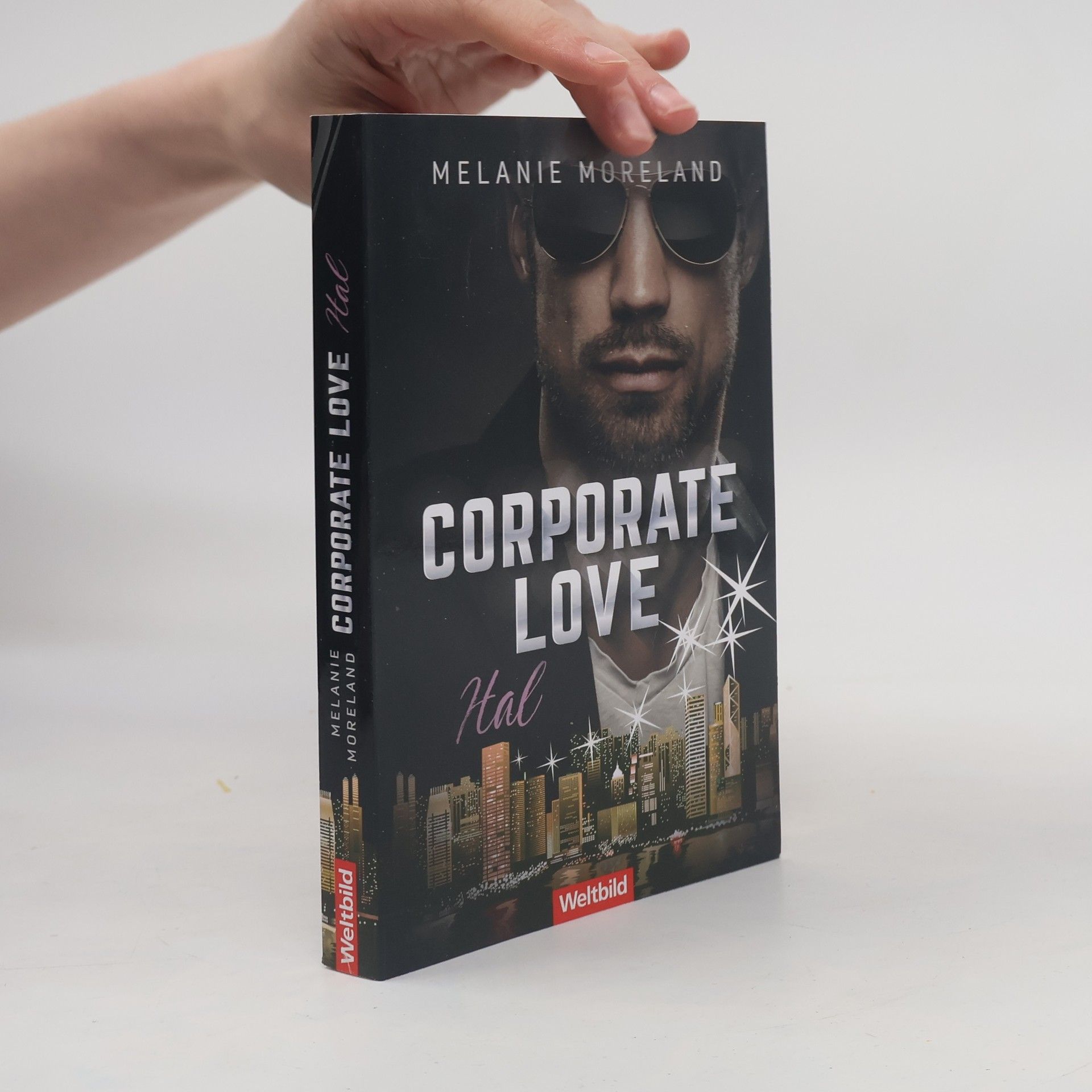 Melanie Moreland Corporate Love. Hal