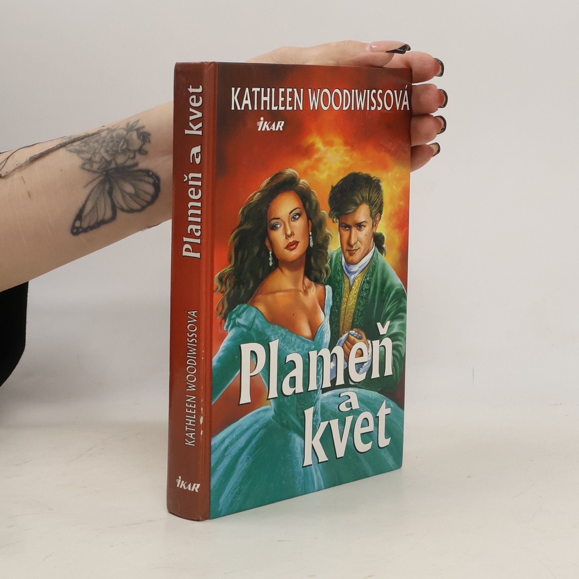 Kathleen E. Woodiwiss Plameň a kvet