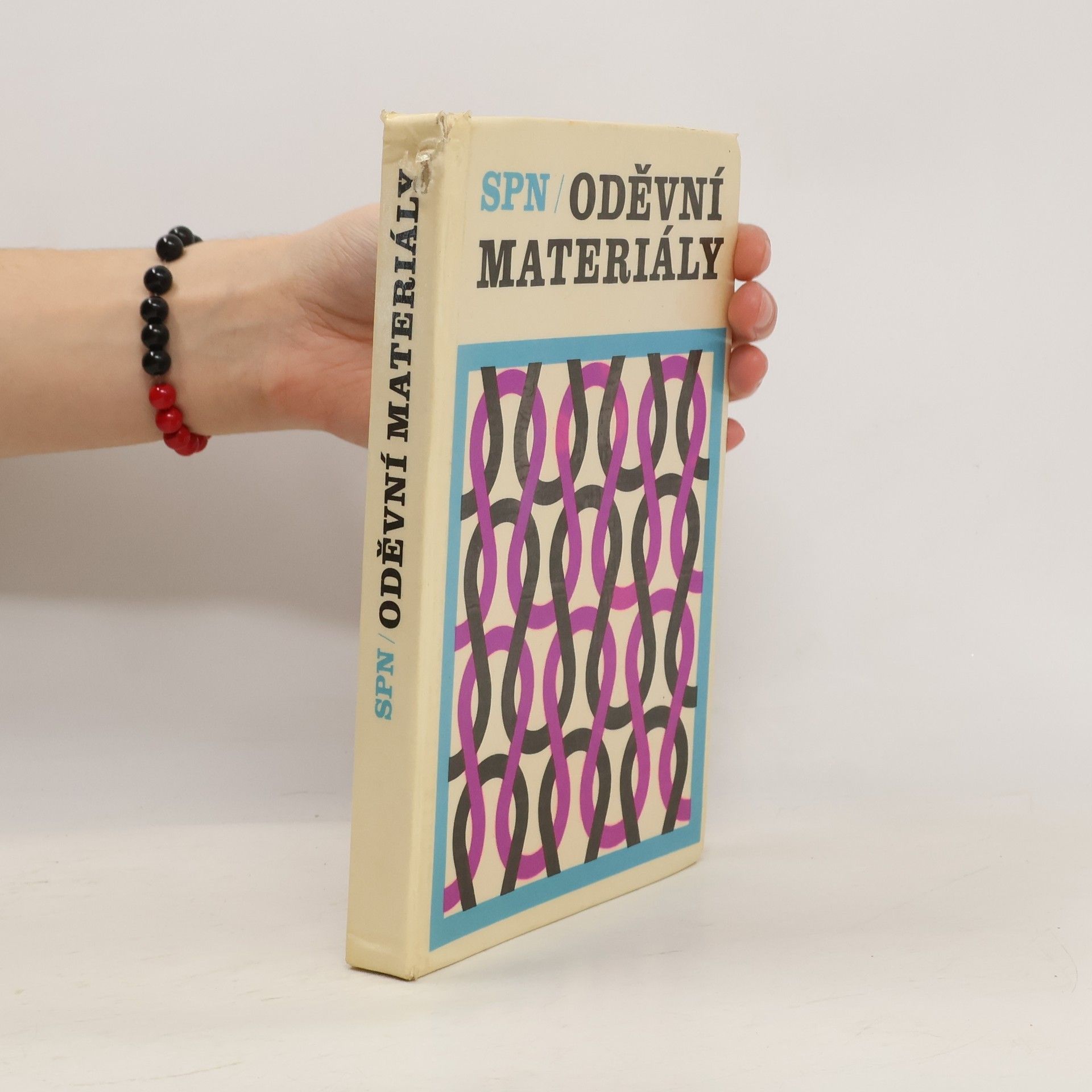 Various authors Oděvní materiály