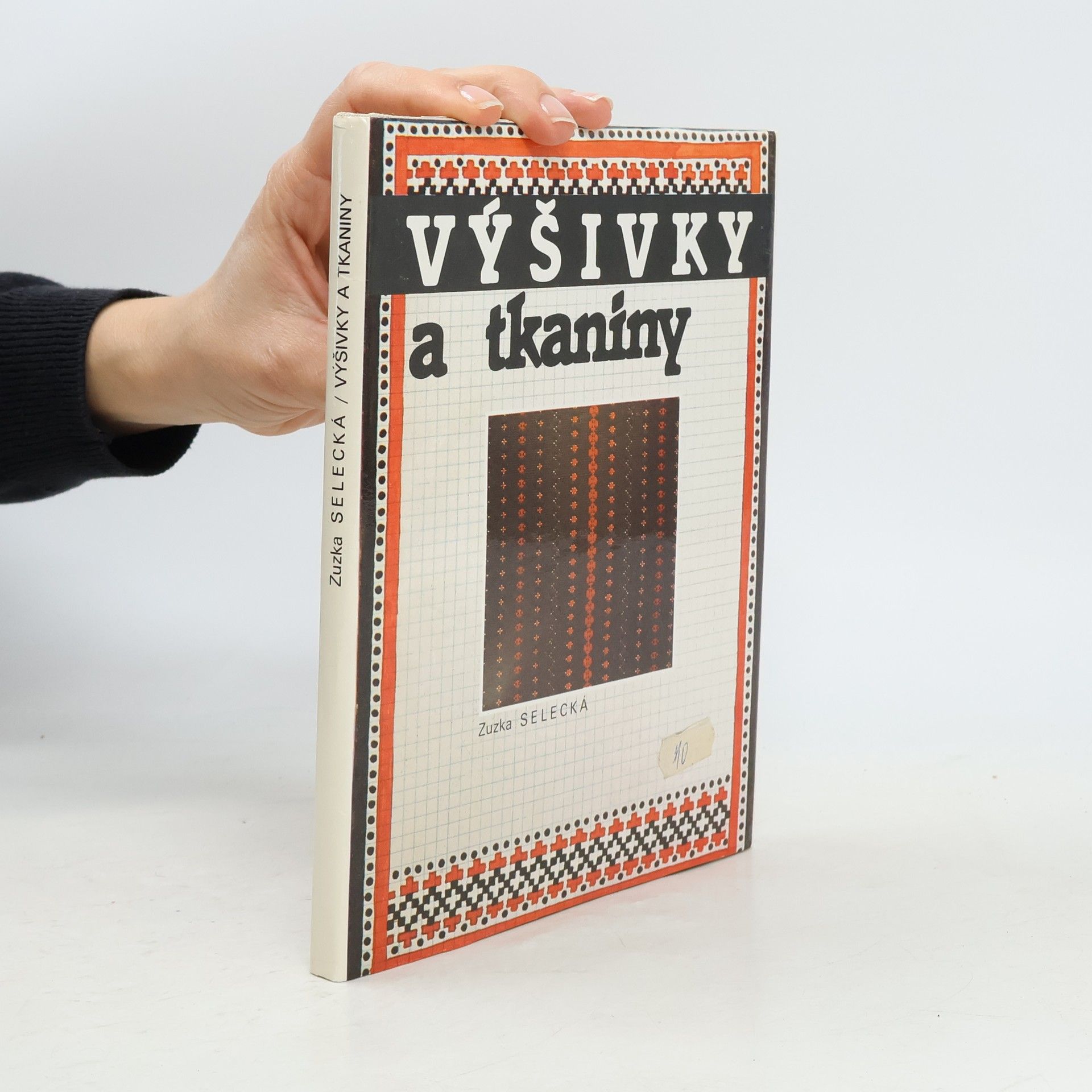 Zuzka Selecká Výšivky a tkaniny