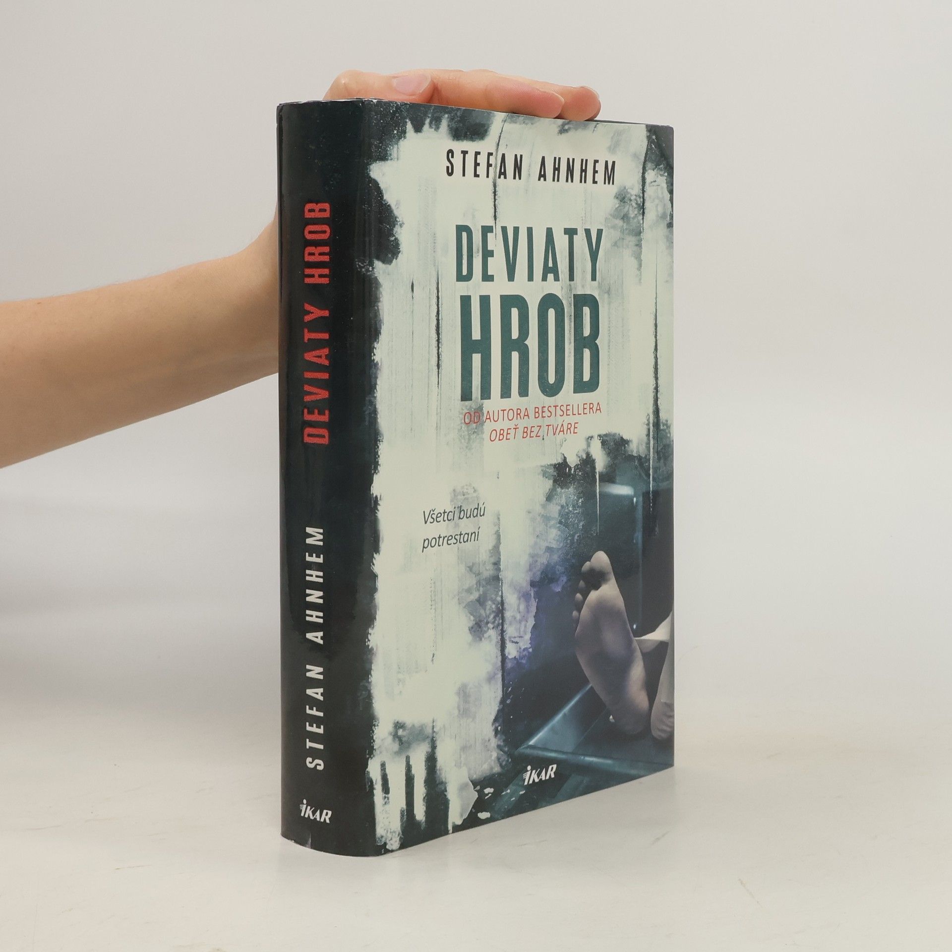 Stefan Ahnhem Deviaty hrob