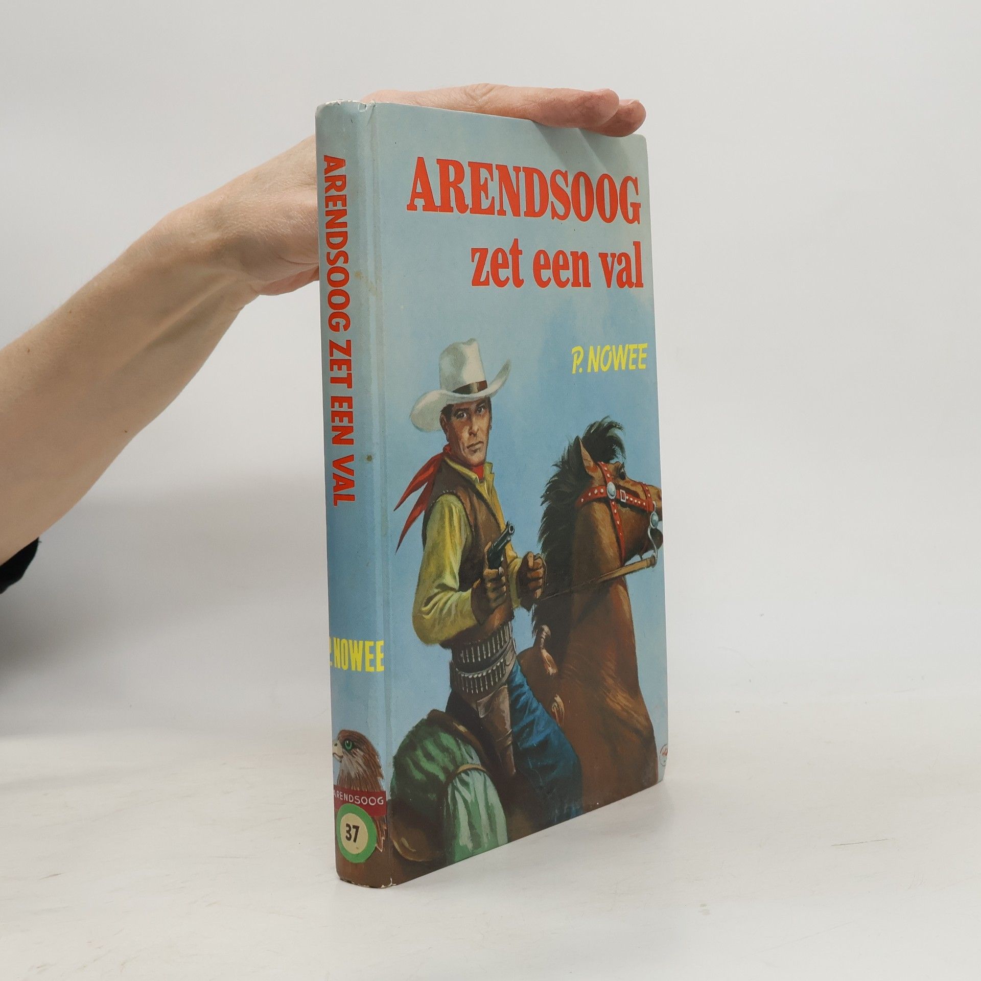 P. Nowee Arendsoog zet een val