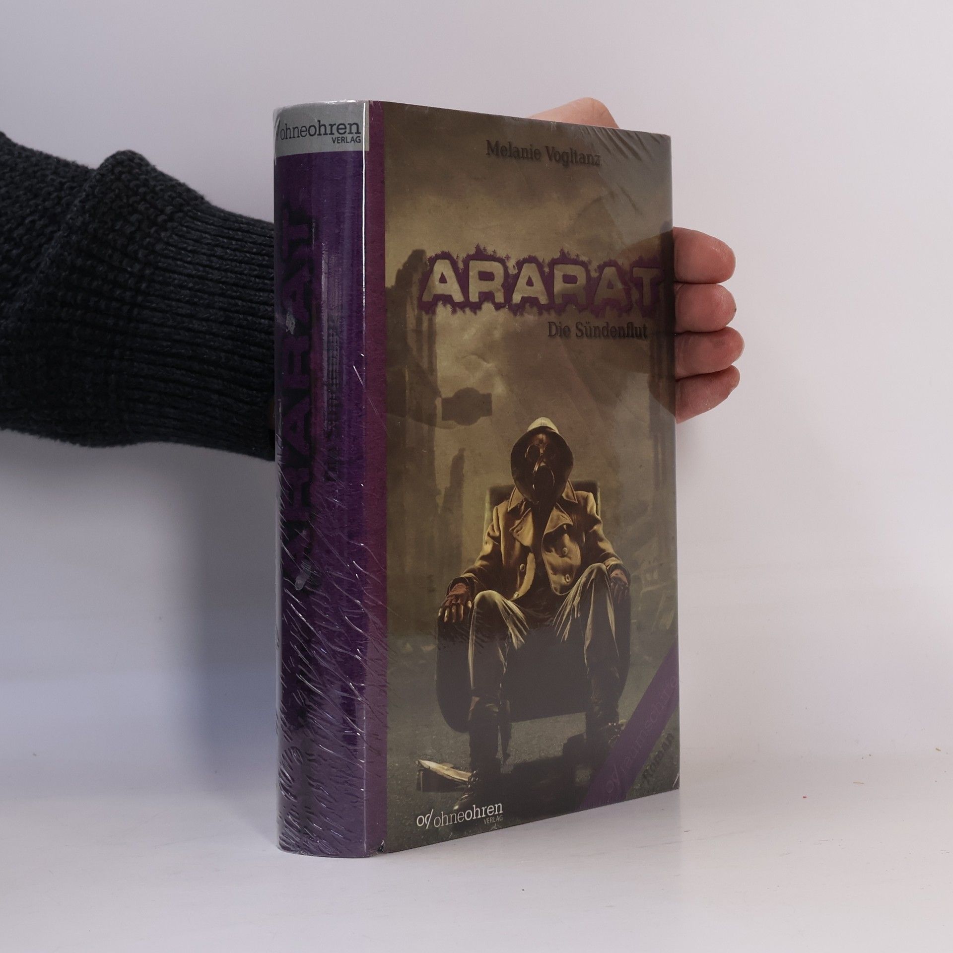 Melanie Vogltanz Ararat