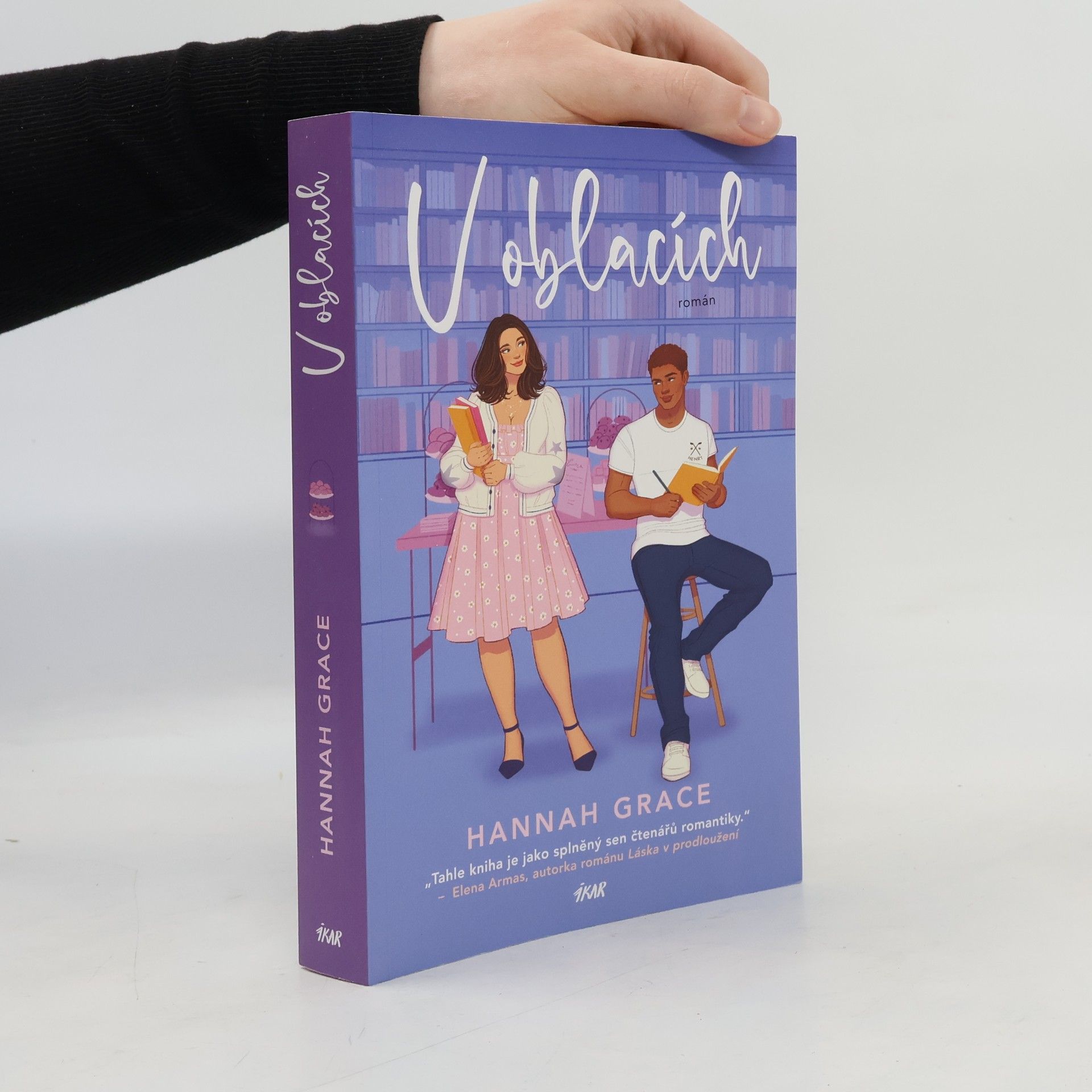 Hannah Grace V oblacích