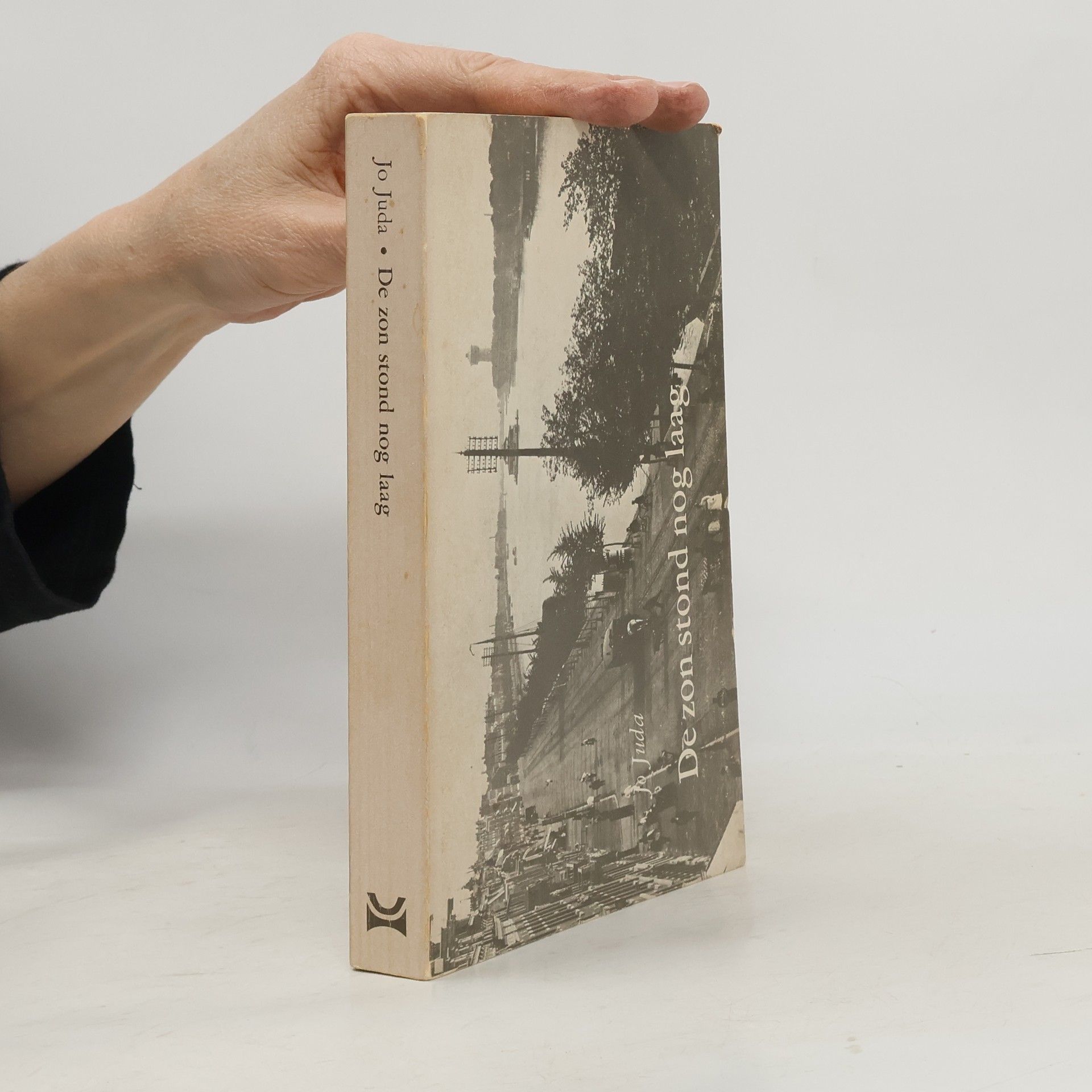 Jo Juda De zon stond nog laag