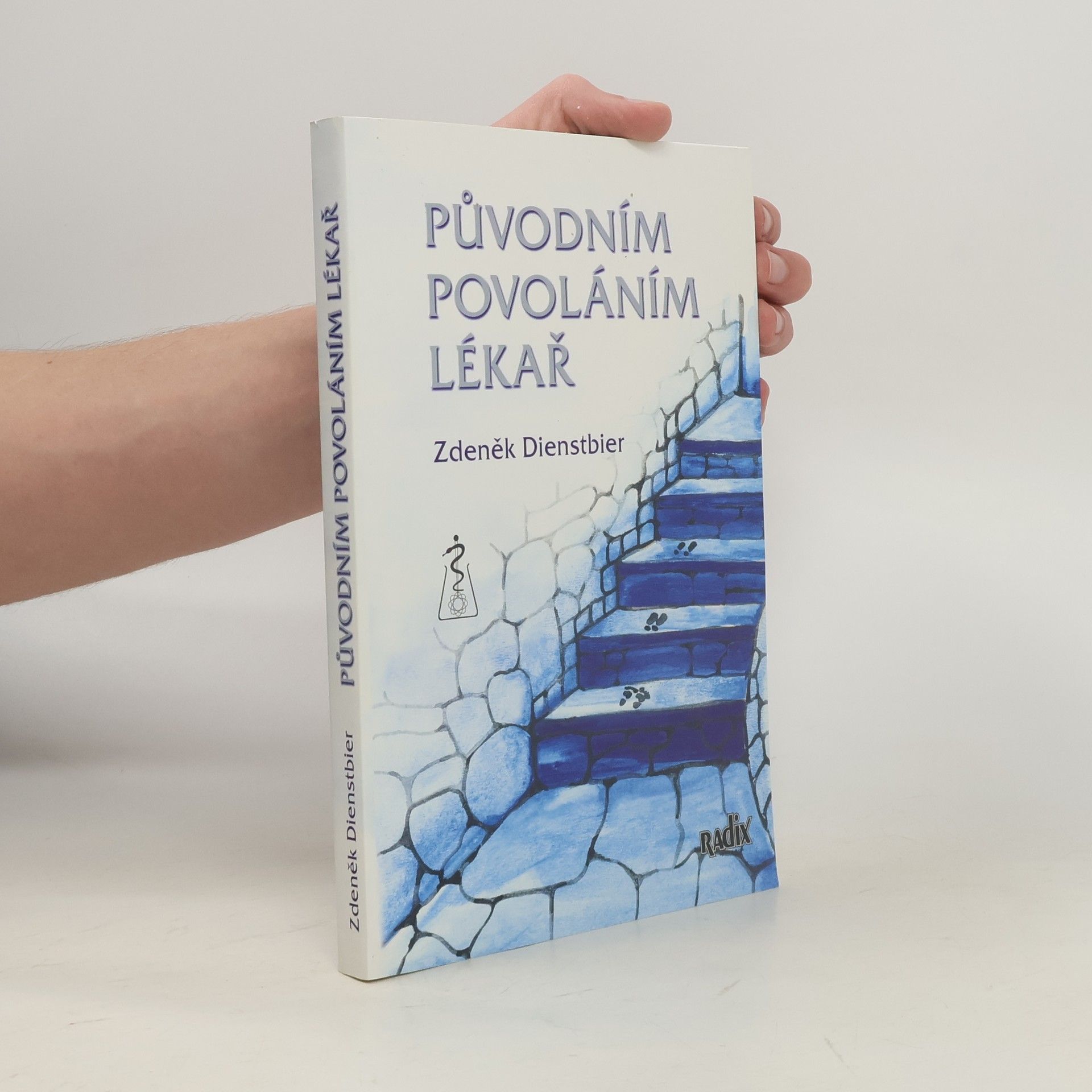 Původním povoláním lékař