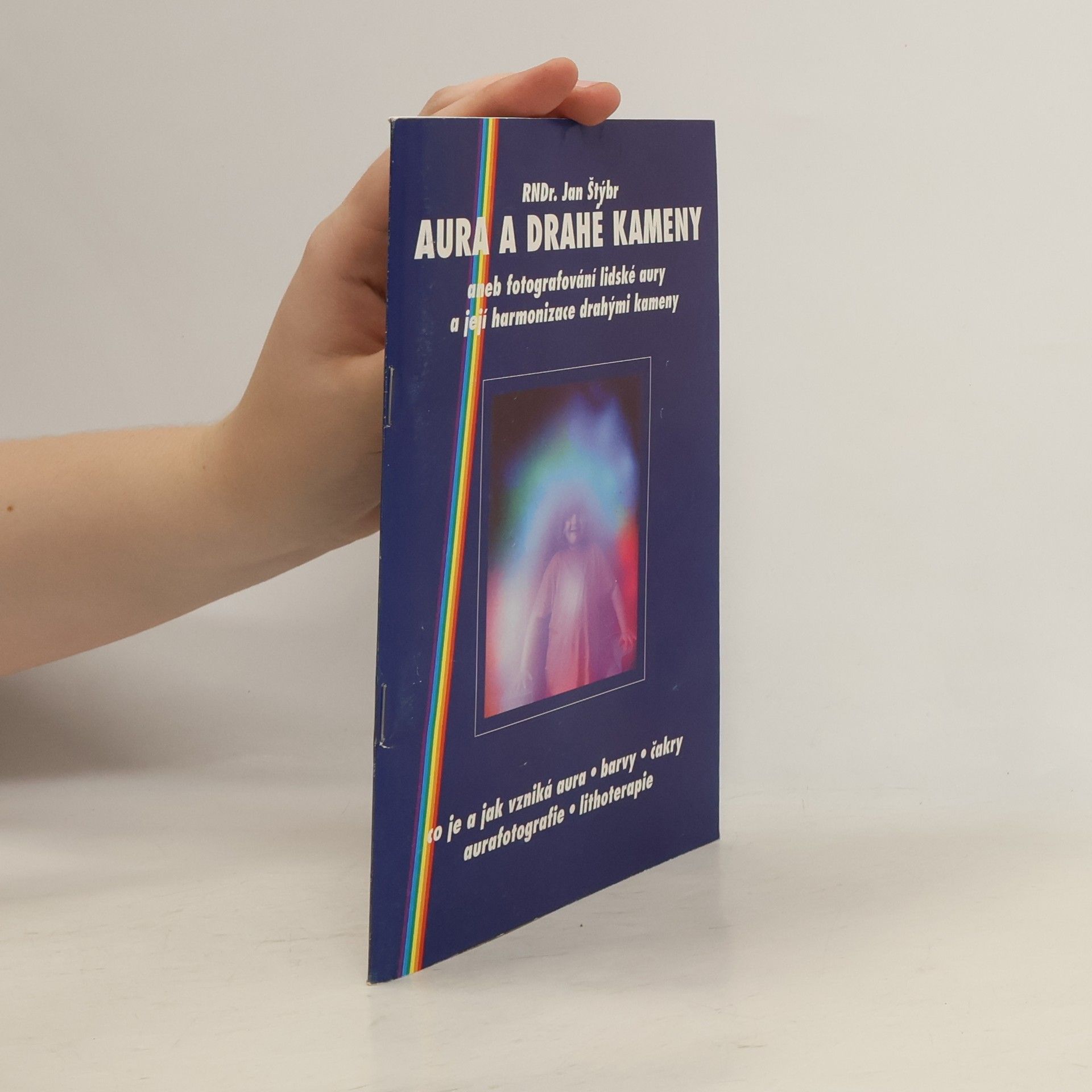 Jan Štýbr Aura a drahé kameny, aneb, Fotografování lidské aury a její harmonizace drahými kameny