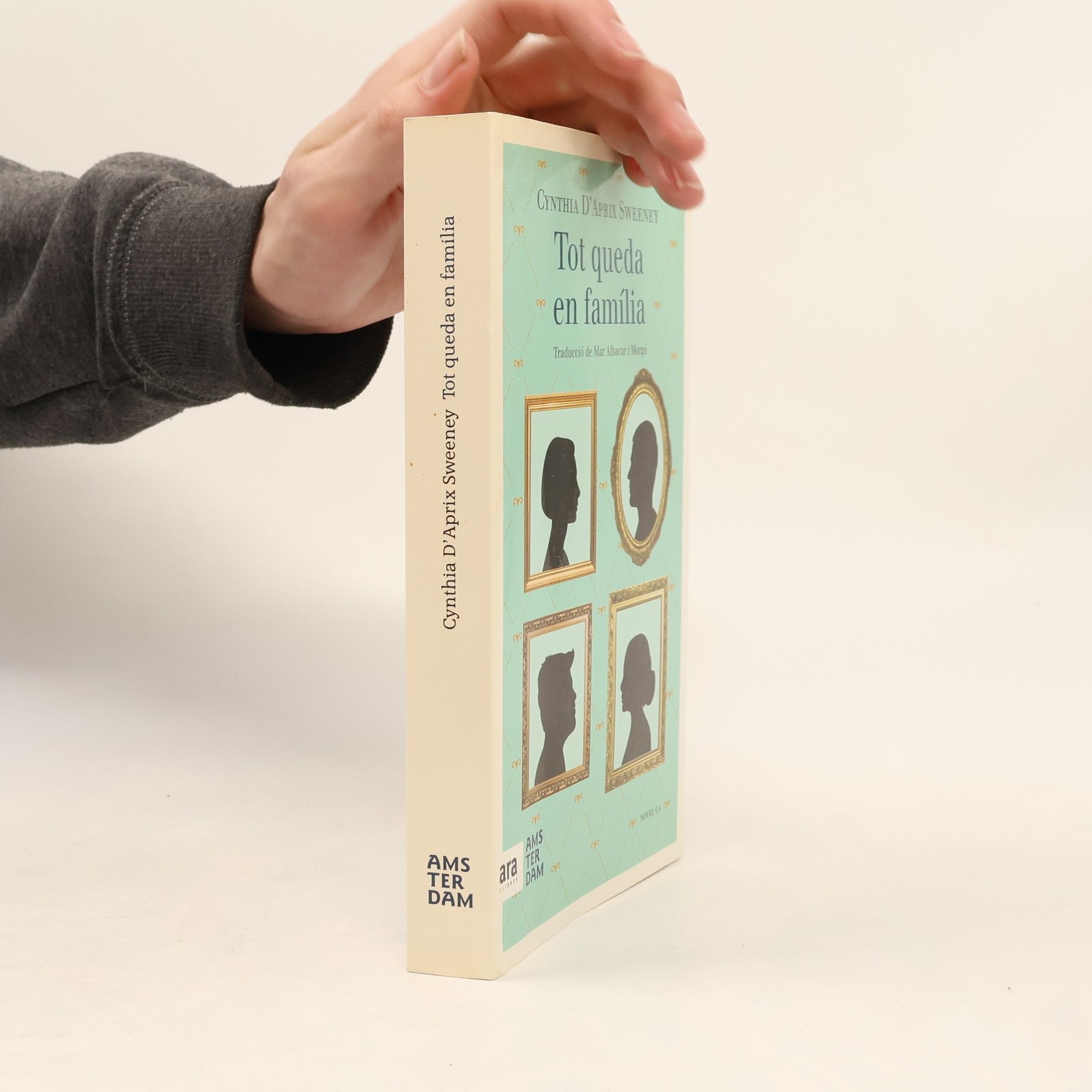 Cynthia D. Aprix Sweeney Tot queda en família