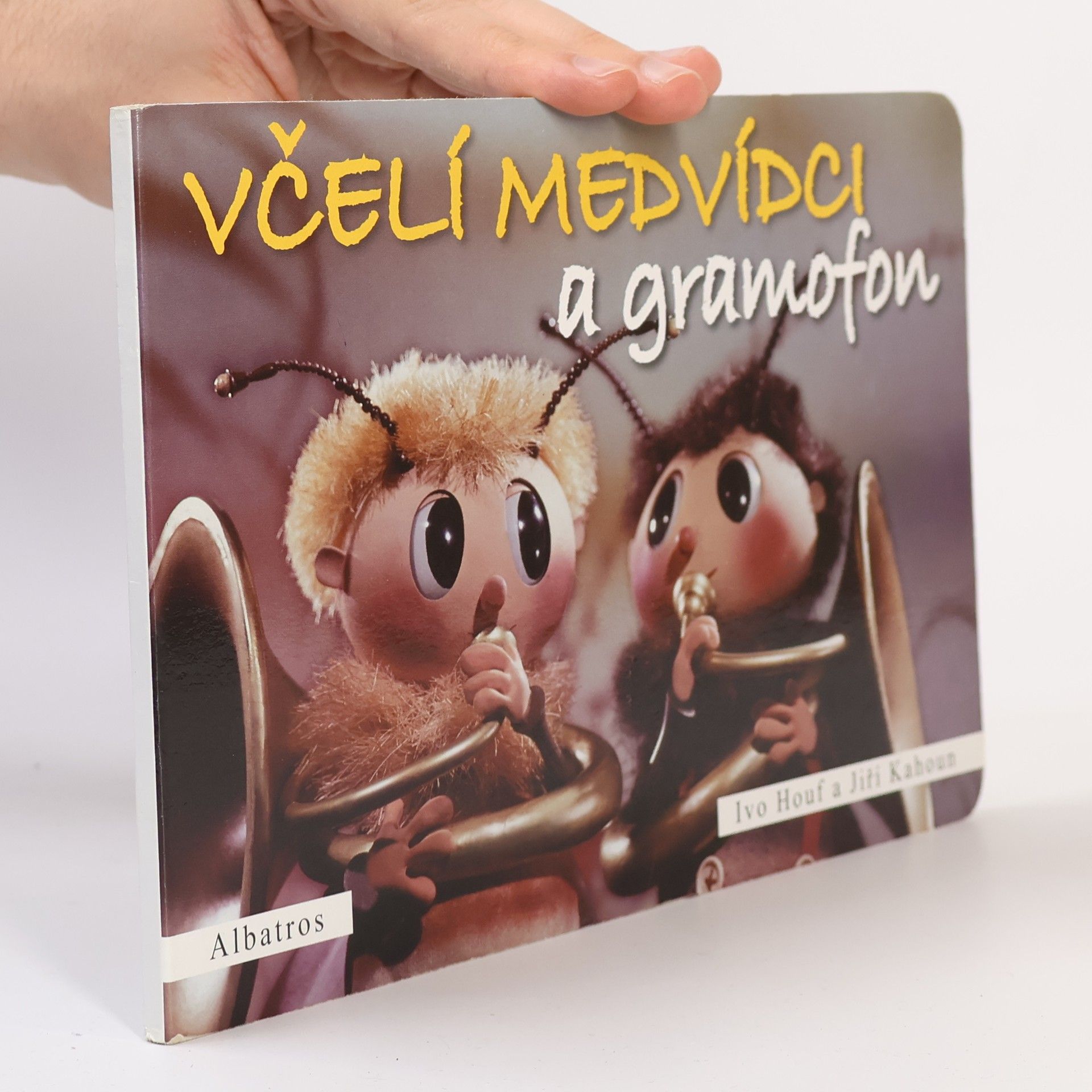 Včelí medvídci a gramofon