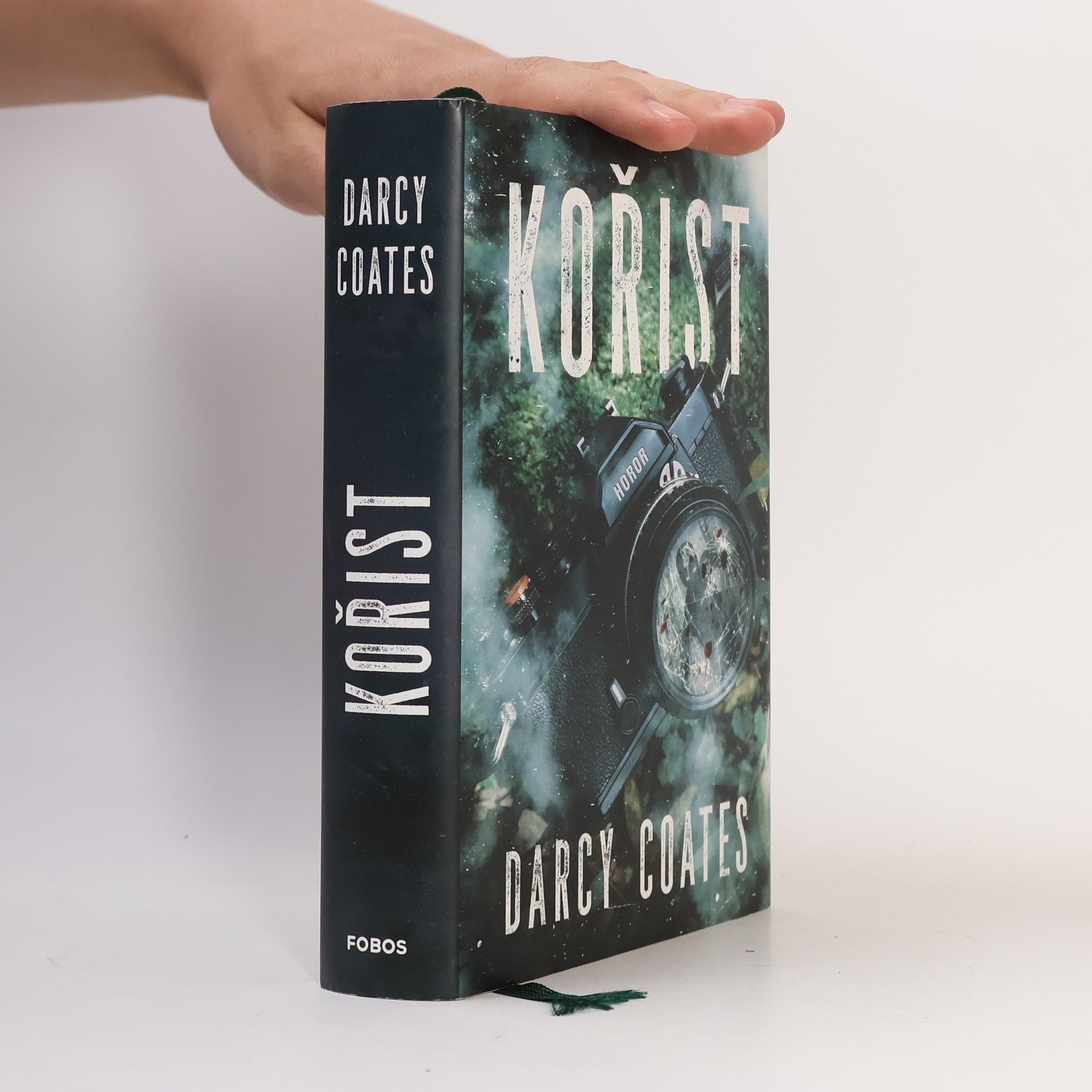 Darcy Coates Kořist