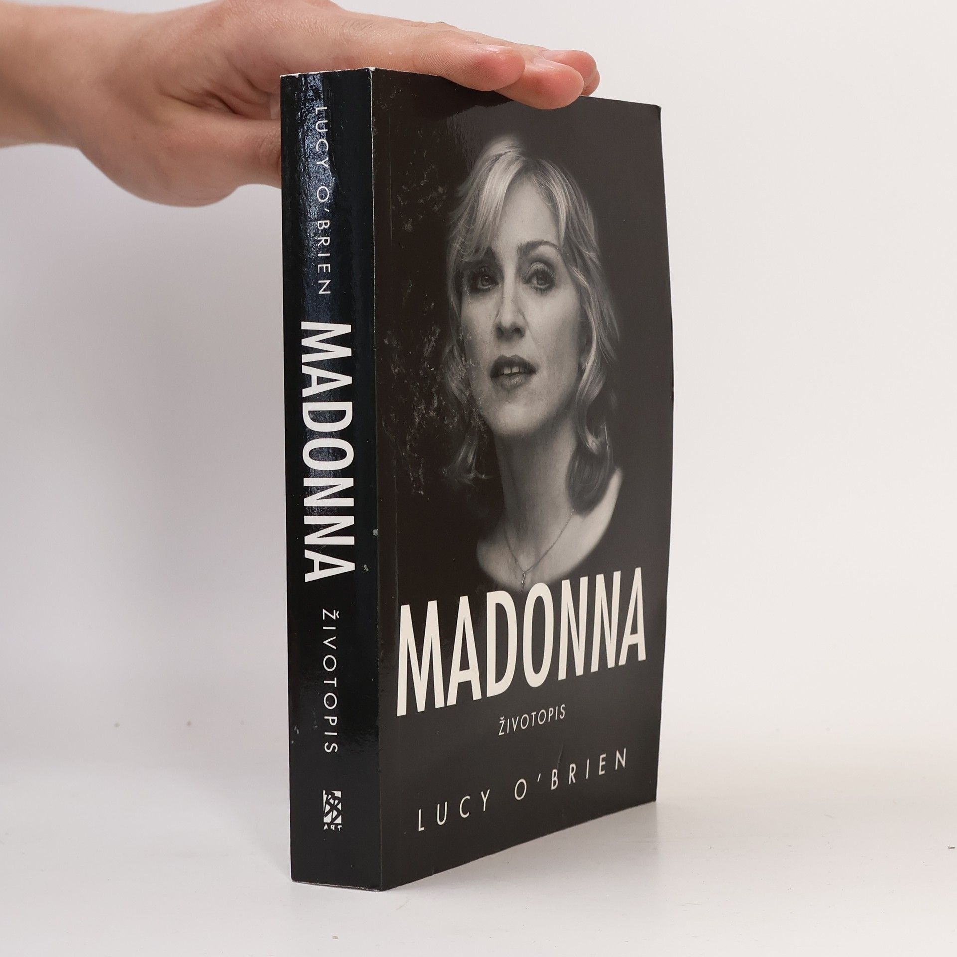 Lucy OBrien Madonna : životopis