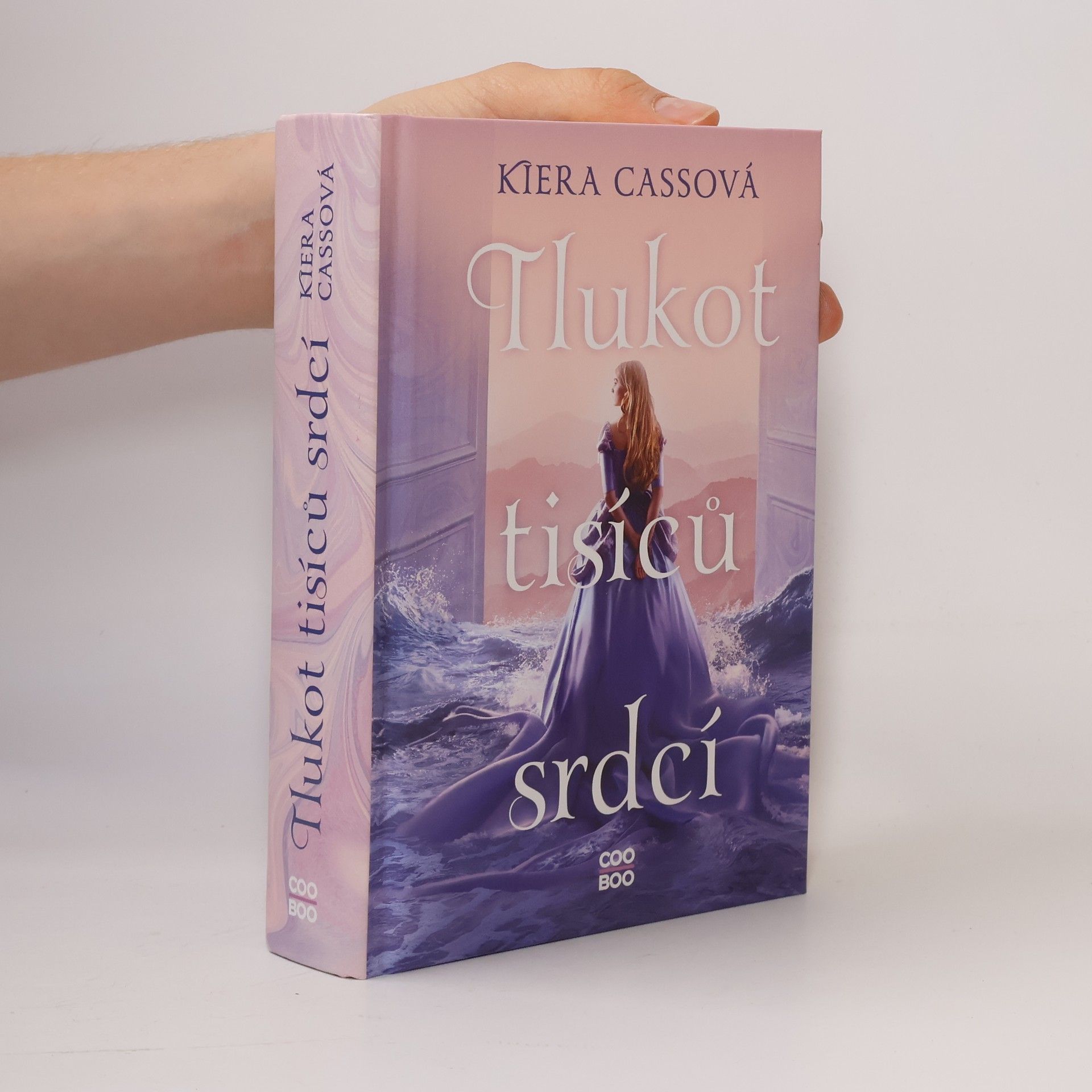 Kiera Cass Tlukot tisíců srdcí