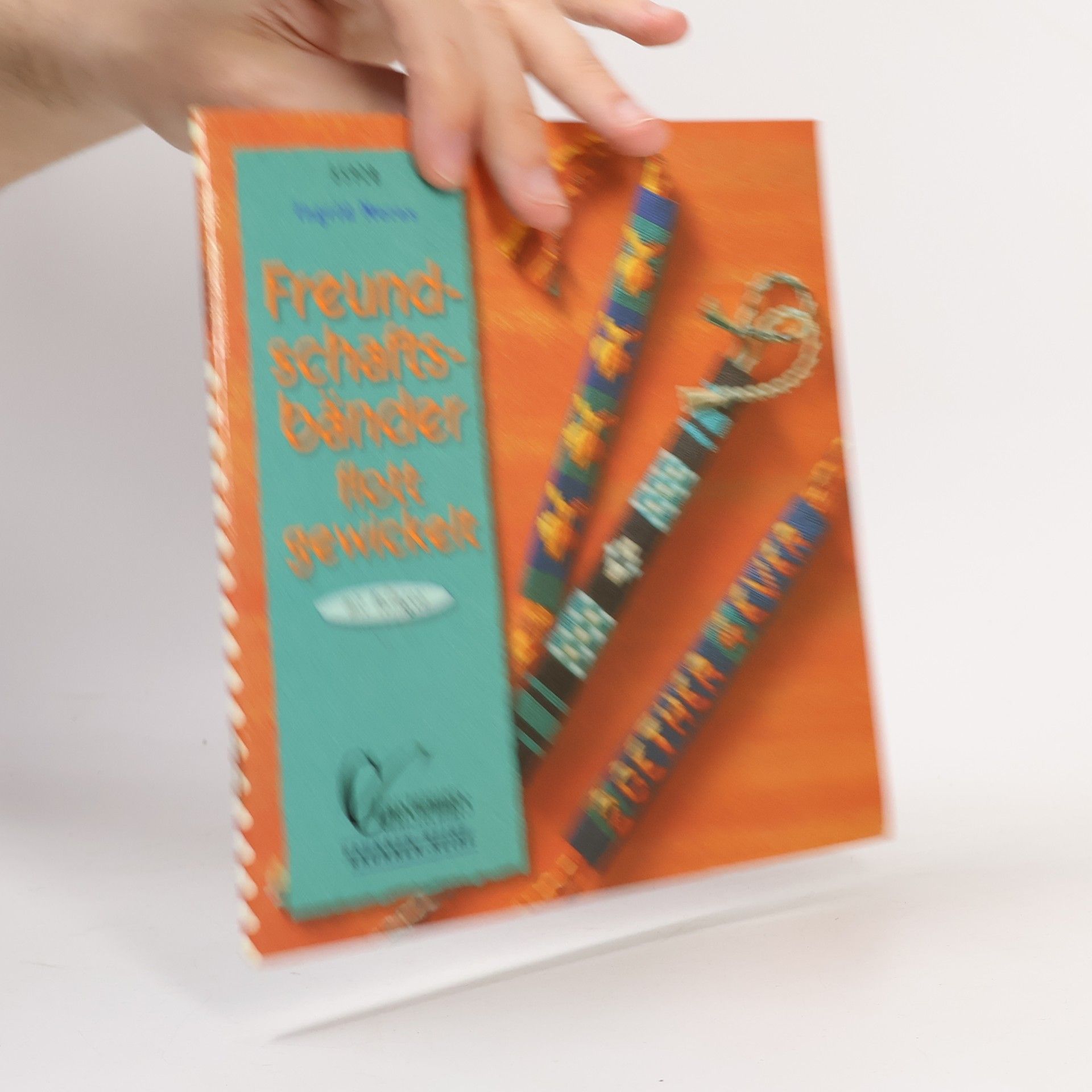 Ingrid Moras Freundschaftsbänder flott gewickelt ; [mit Vorlagen]