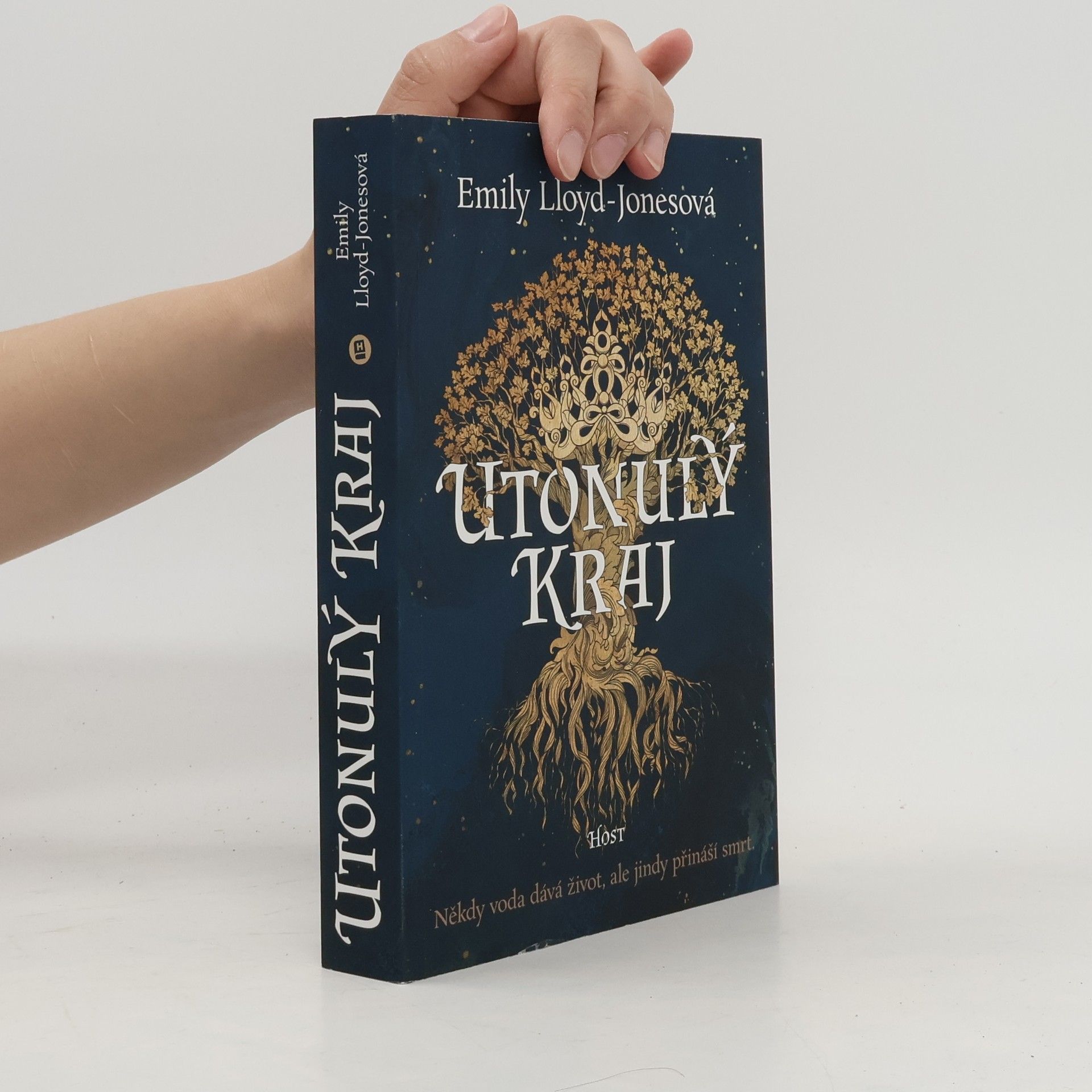 Emily Lloyd-Jones Utonulý kraj