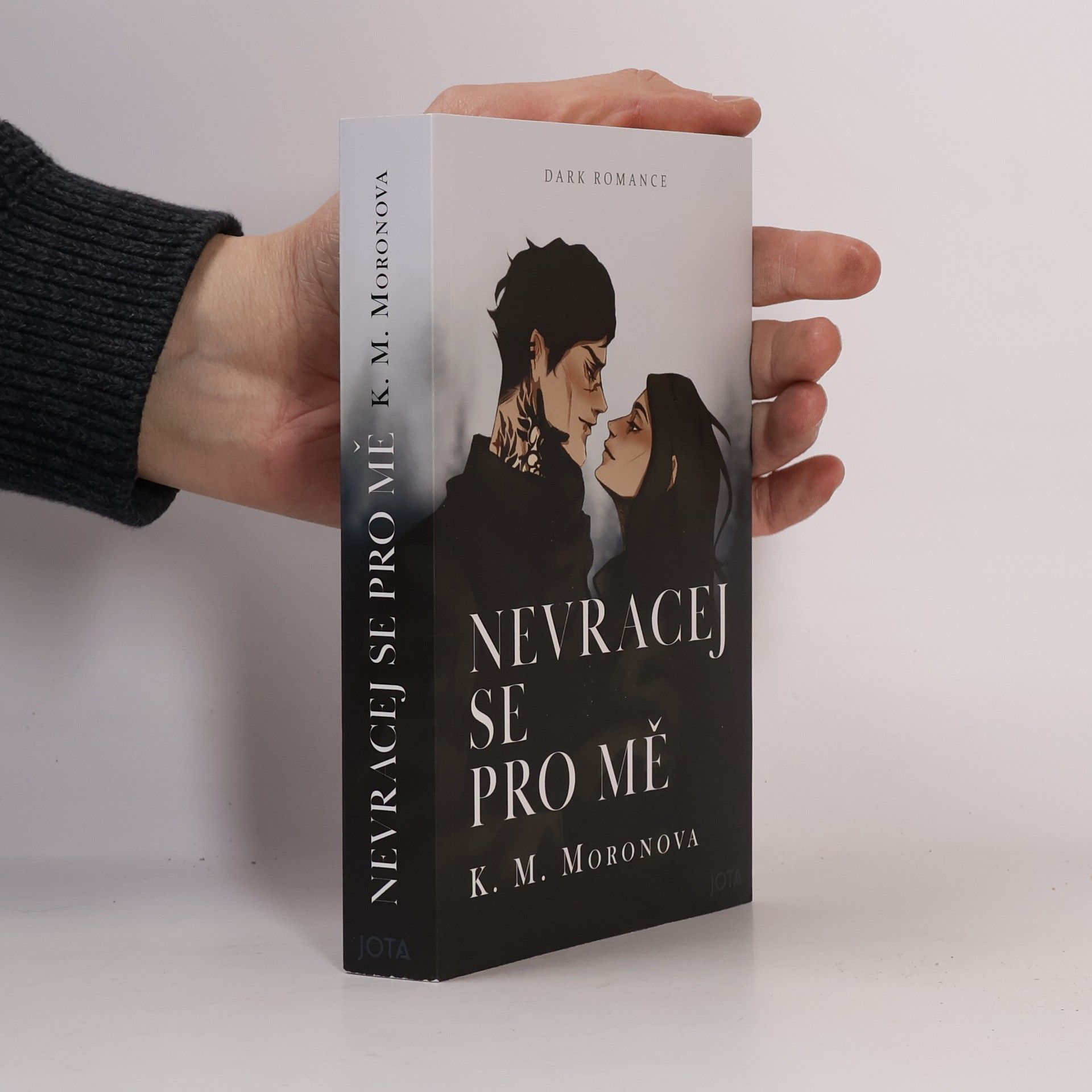 K M Moronova Nevracej se pro mě