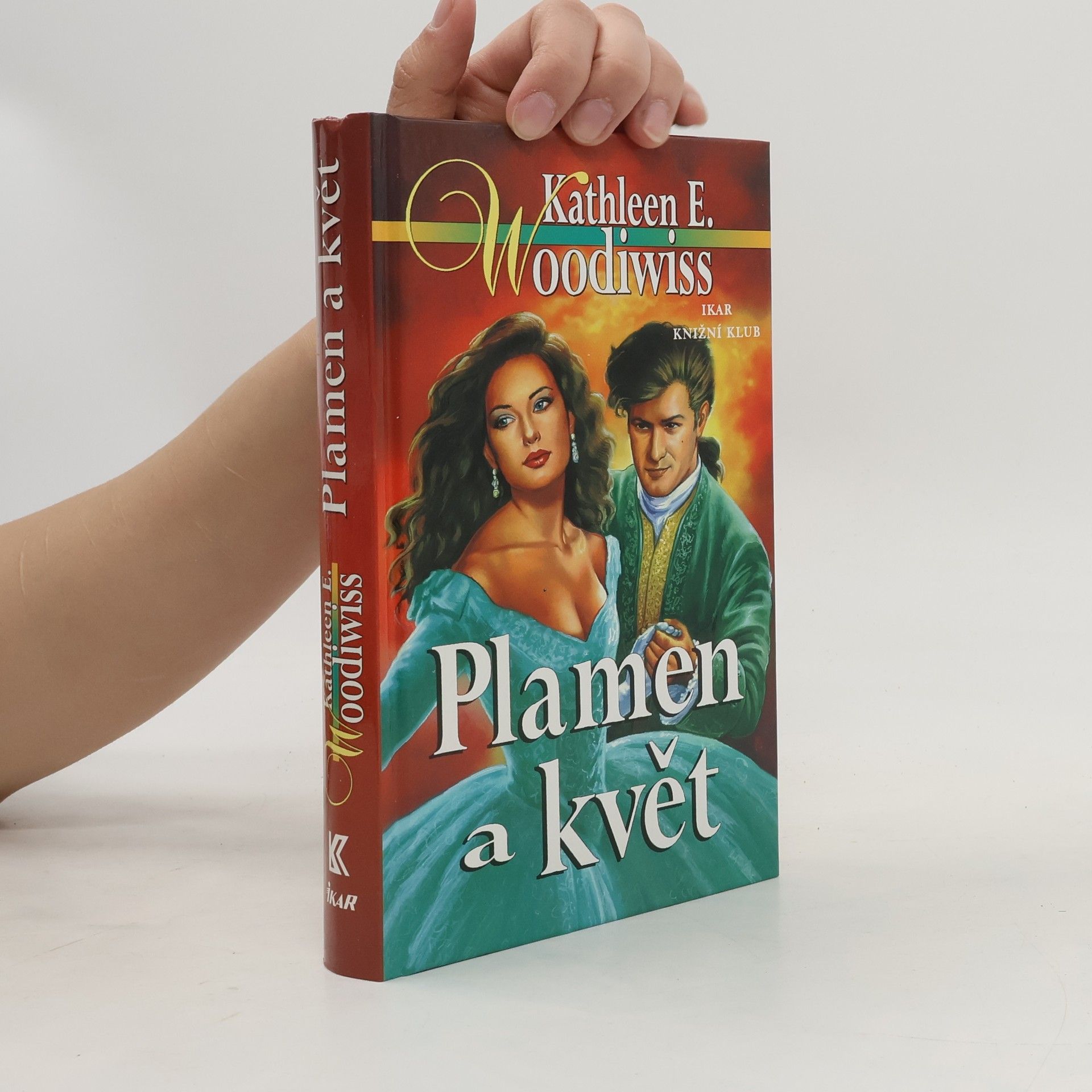Kathleen E. Woodiwiss Plamen a květ