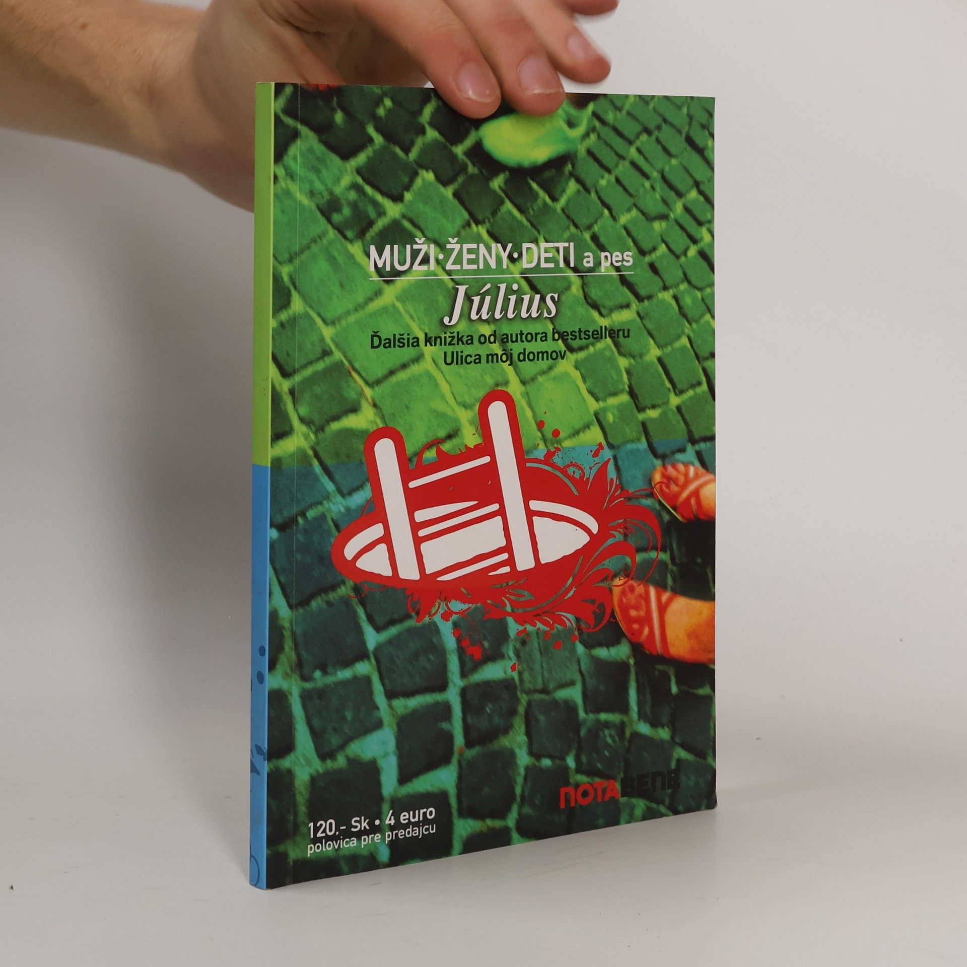 Július Muži, ženy, děti a pes