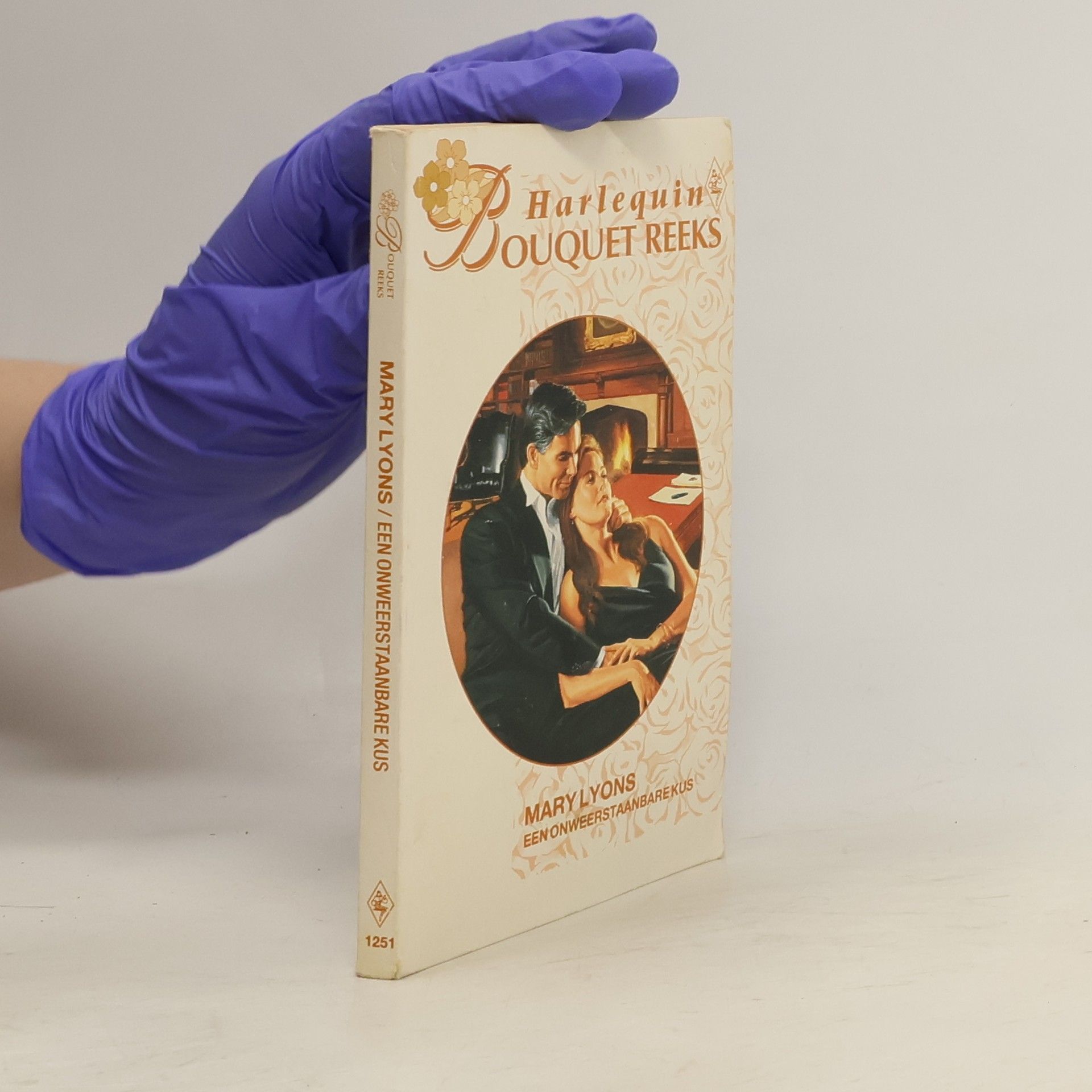 Bouquet Reeks - 1251: Een onweerstaanbare kus