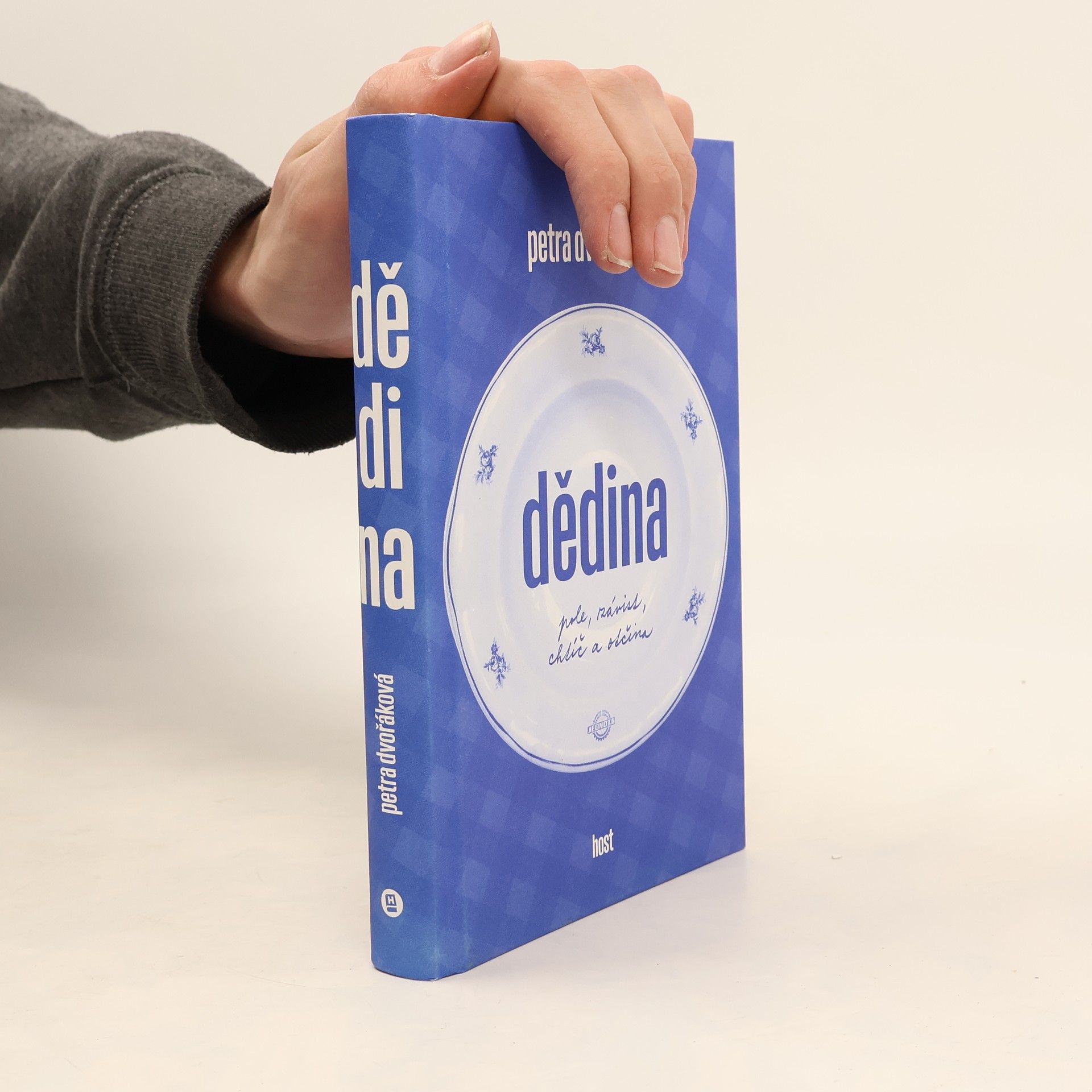 Dědina: pole, závist, chtíč a otčina