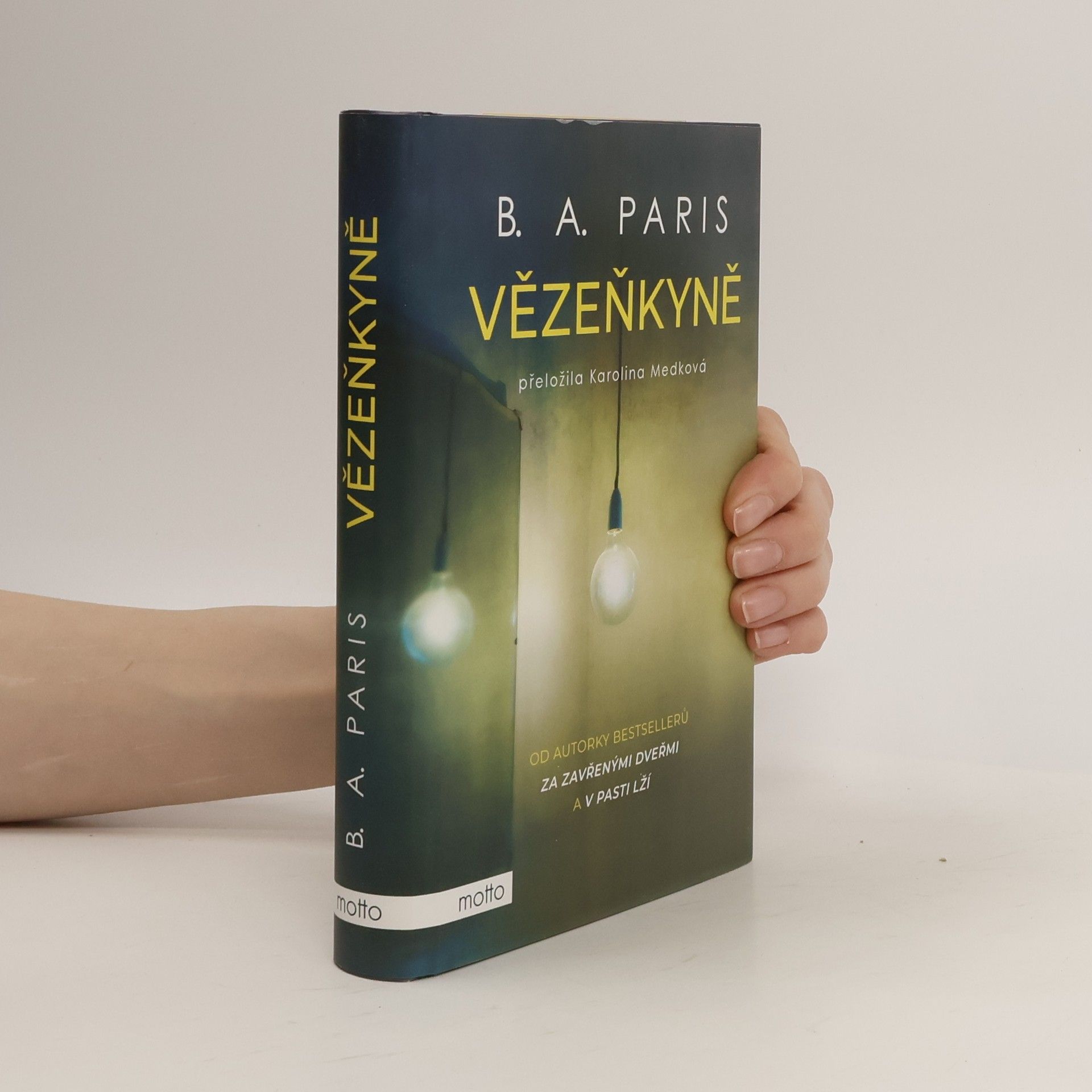 B. A. Paris Vězenkyně