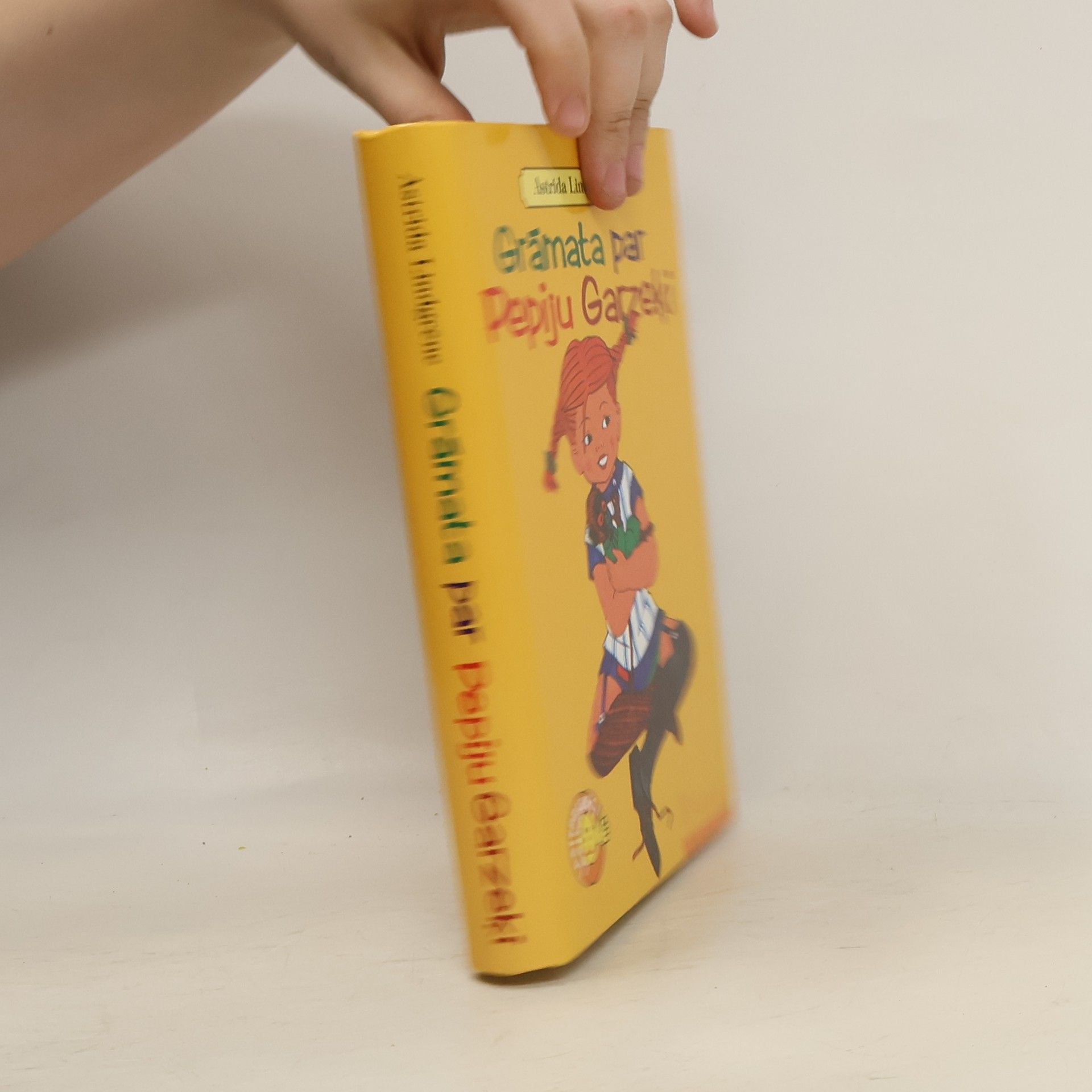 Mudīte Treimane Grāmata par Pepiju Garzeķi