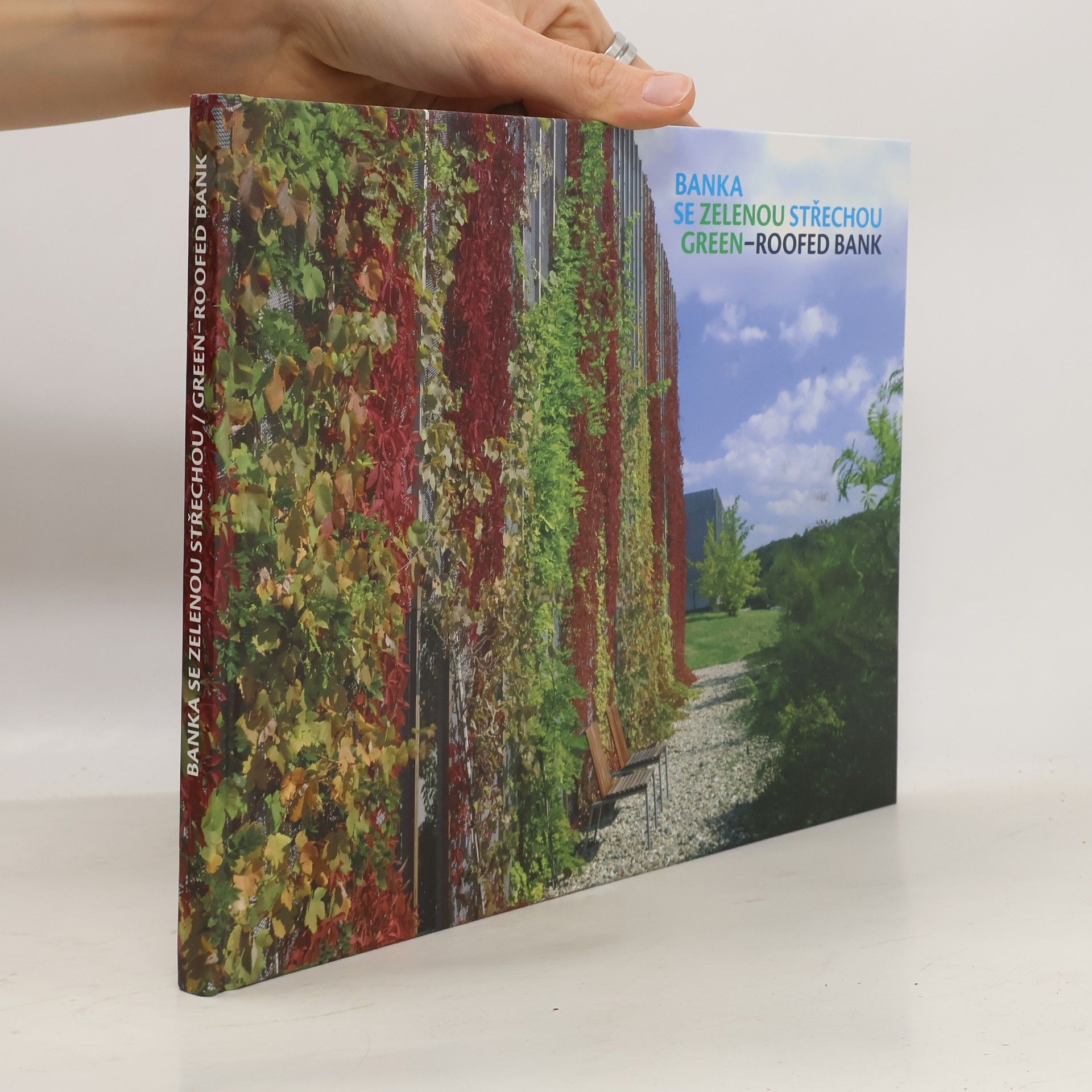 Ivana Šárová Banka se zelenou střechou / Green-roofed bank