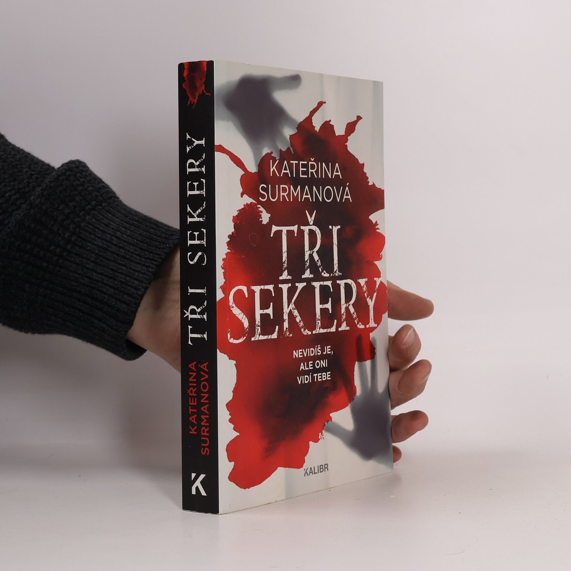 Kateřina Surmanová Tři Sekery. Nevidíš je, ale oni vidí tebe