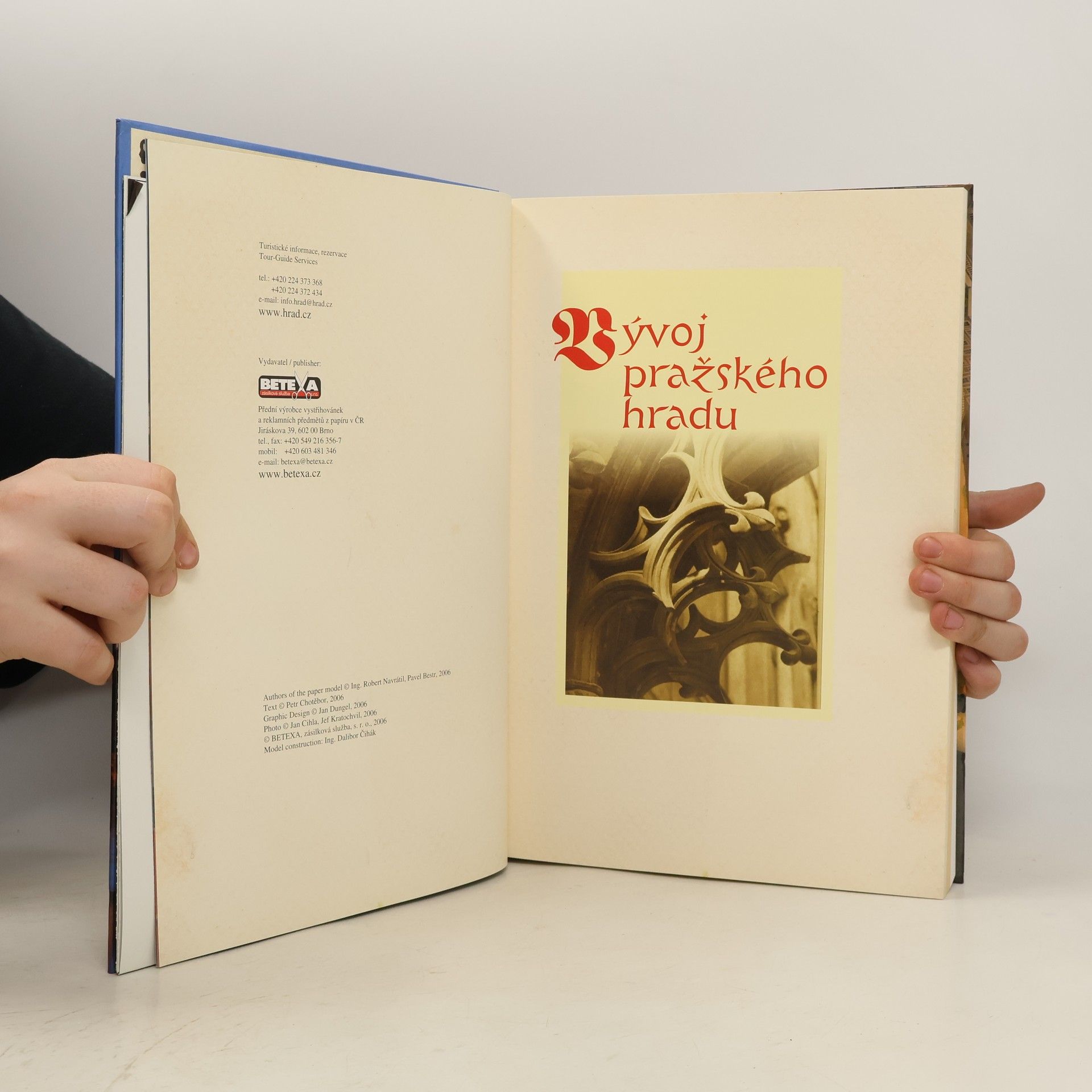 Autorenkollektiv Pražský hrad. Historie a papírový model