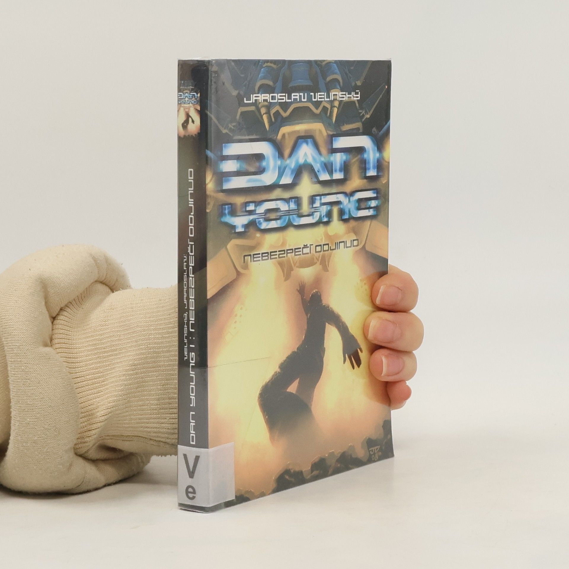 Jaroslav Velinský Dan Young. Nebezpečí odjinud