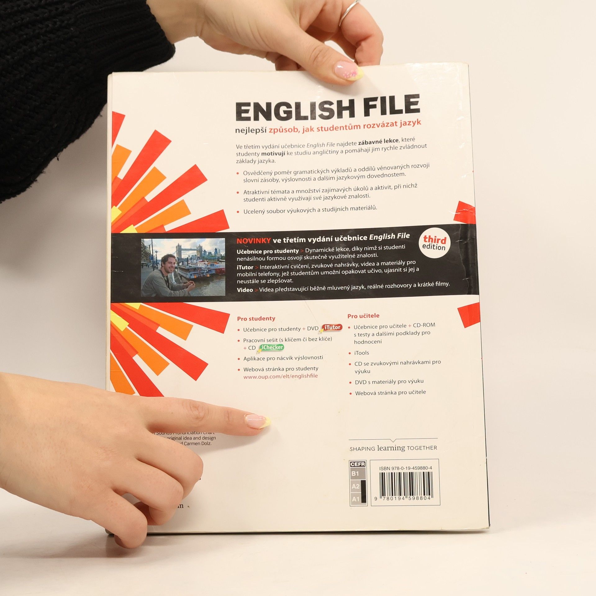 Christina Latham-Koenig English file : Elementary. Student's book