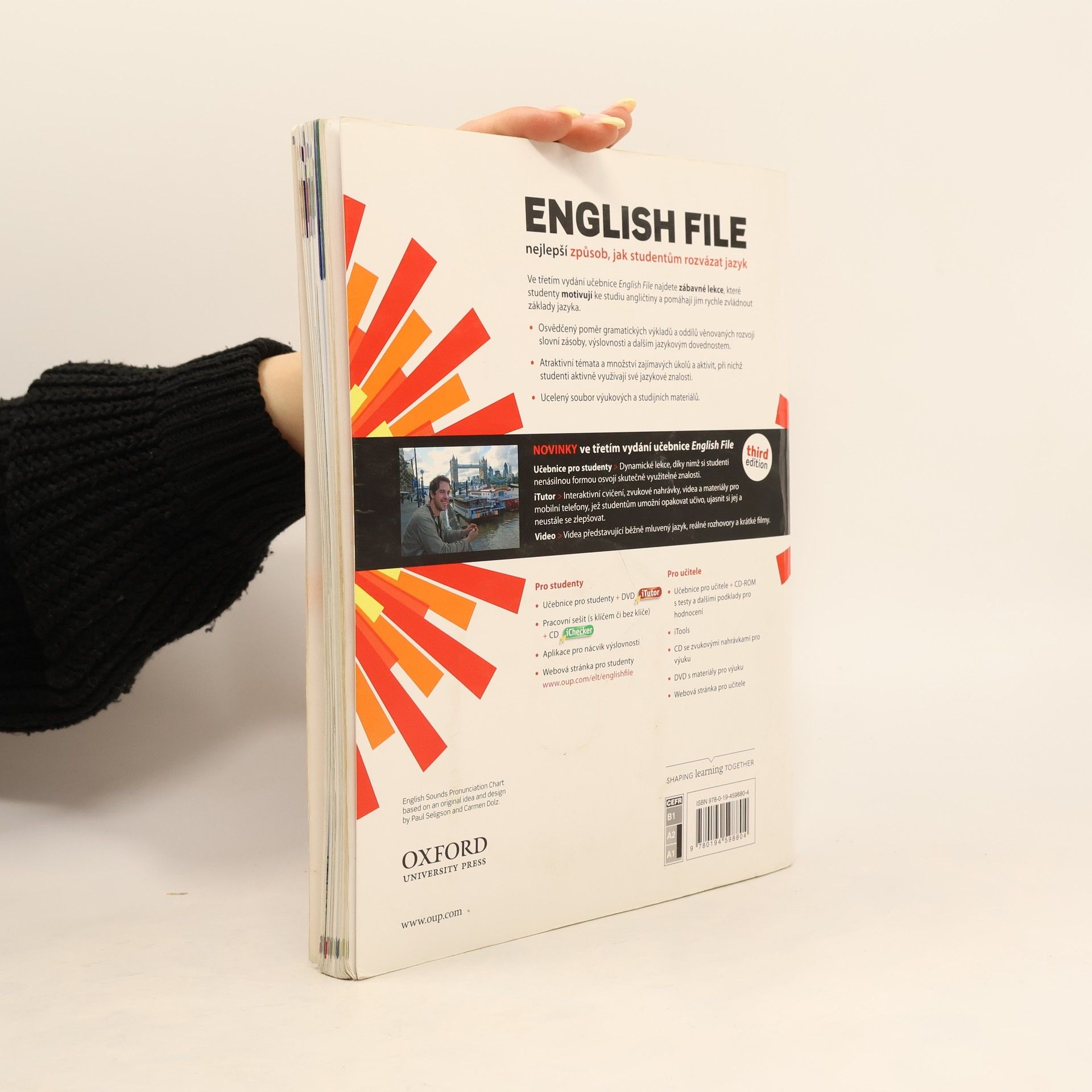 Christina Latham-Koenig English file : Elementary. Student's book